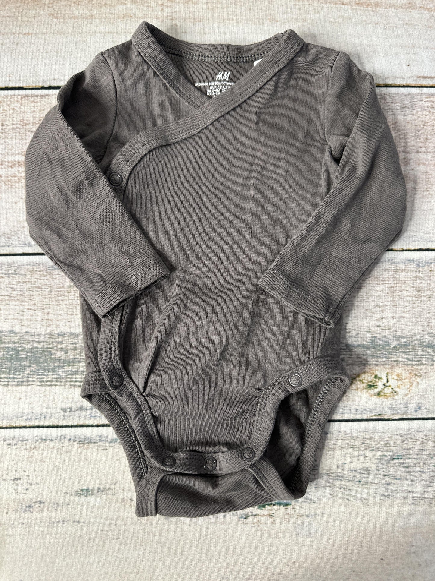 Unisex Onesie Size: 0-3 months
