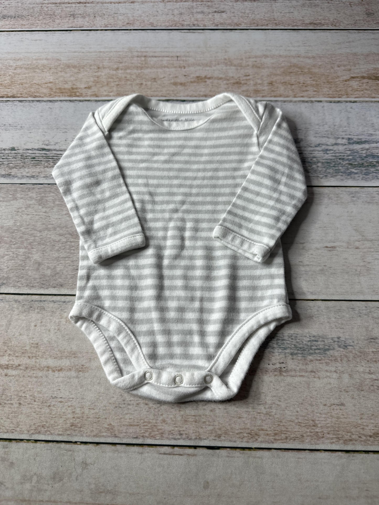 Under The Nile Unisex Onesie Size: 0-3 months