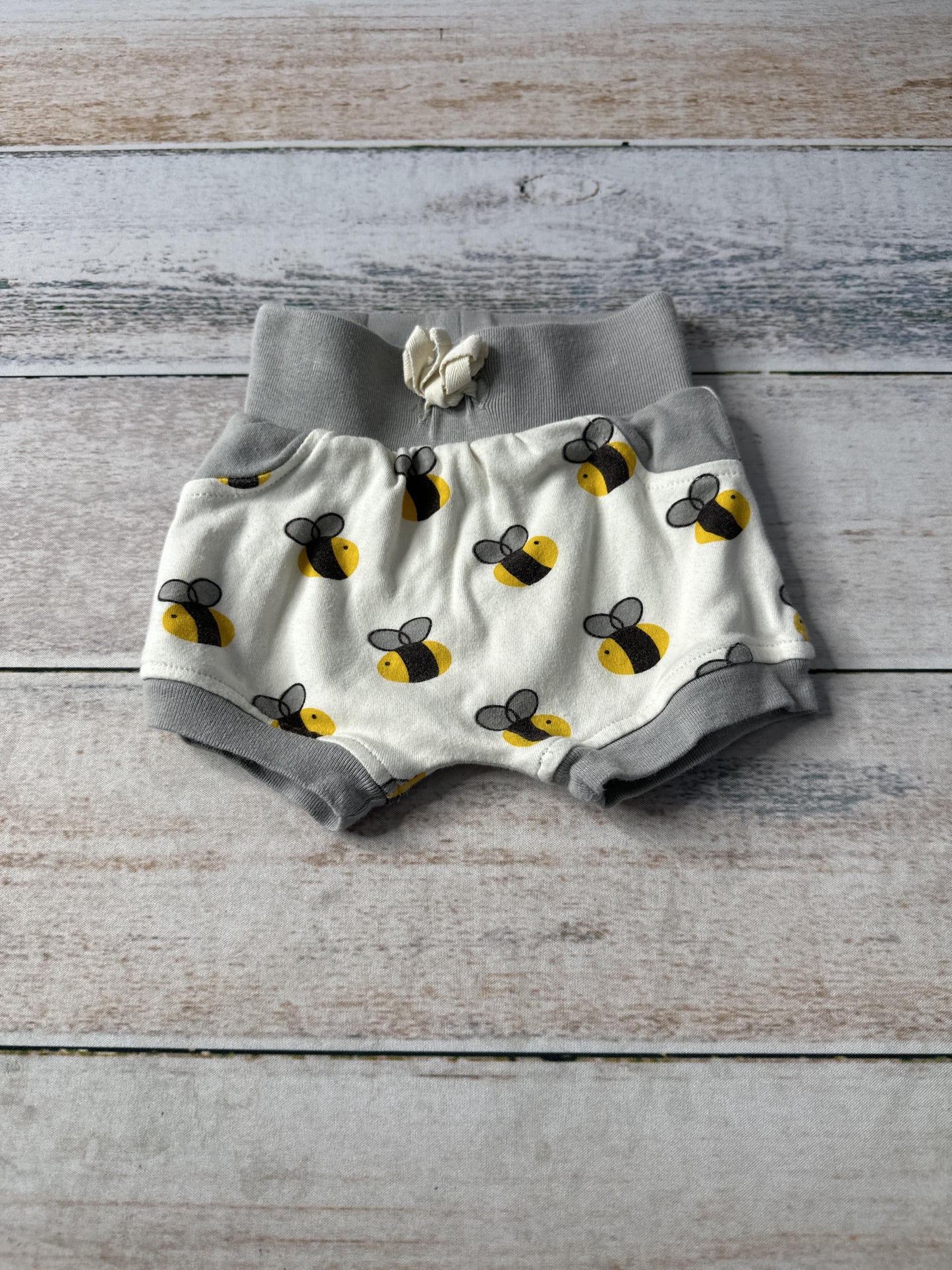 Cat & Dogma Unisex Shorts Size: 0-3 months