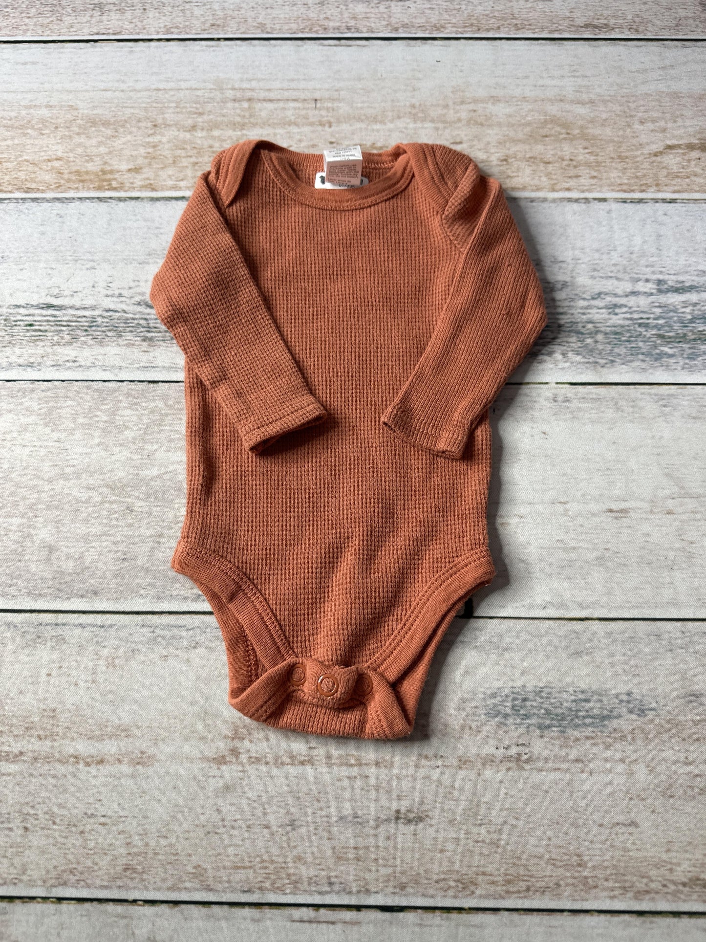 Baby Kiss Unisex Onesie Size: 0-3 months