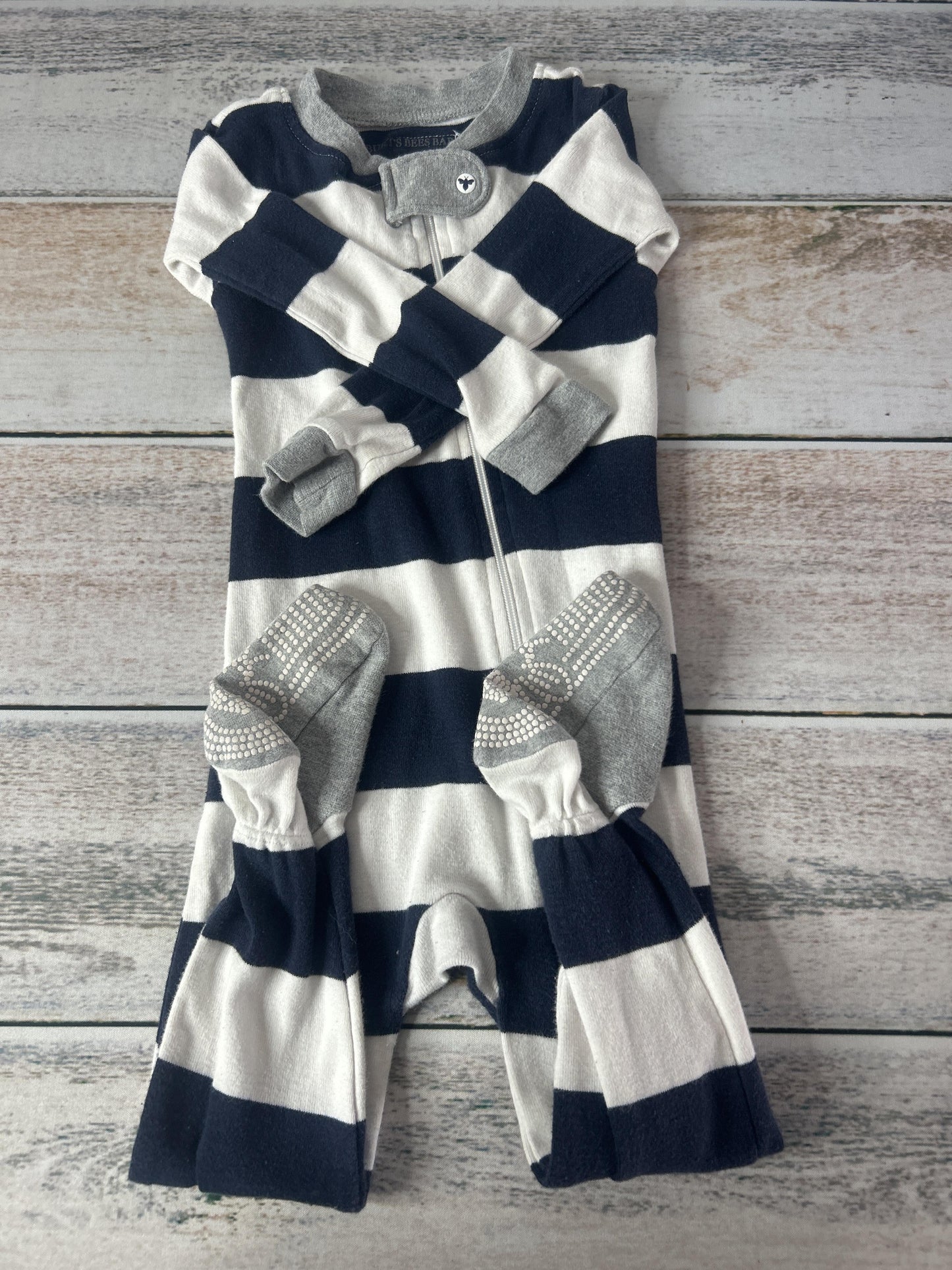 Unisex 1-piece footed Pajamas Size: 12-18 months