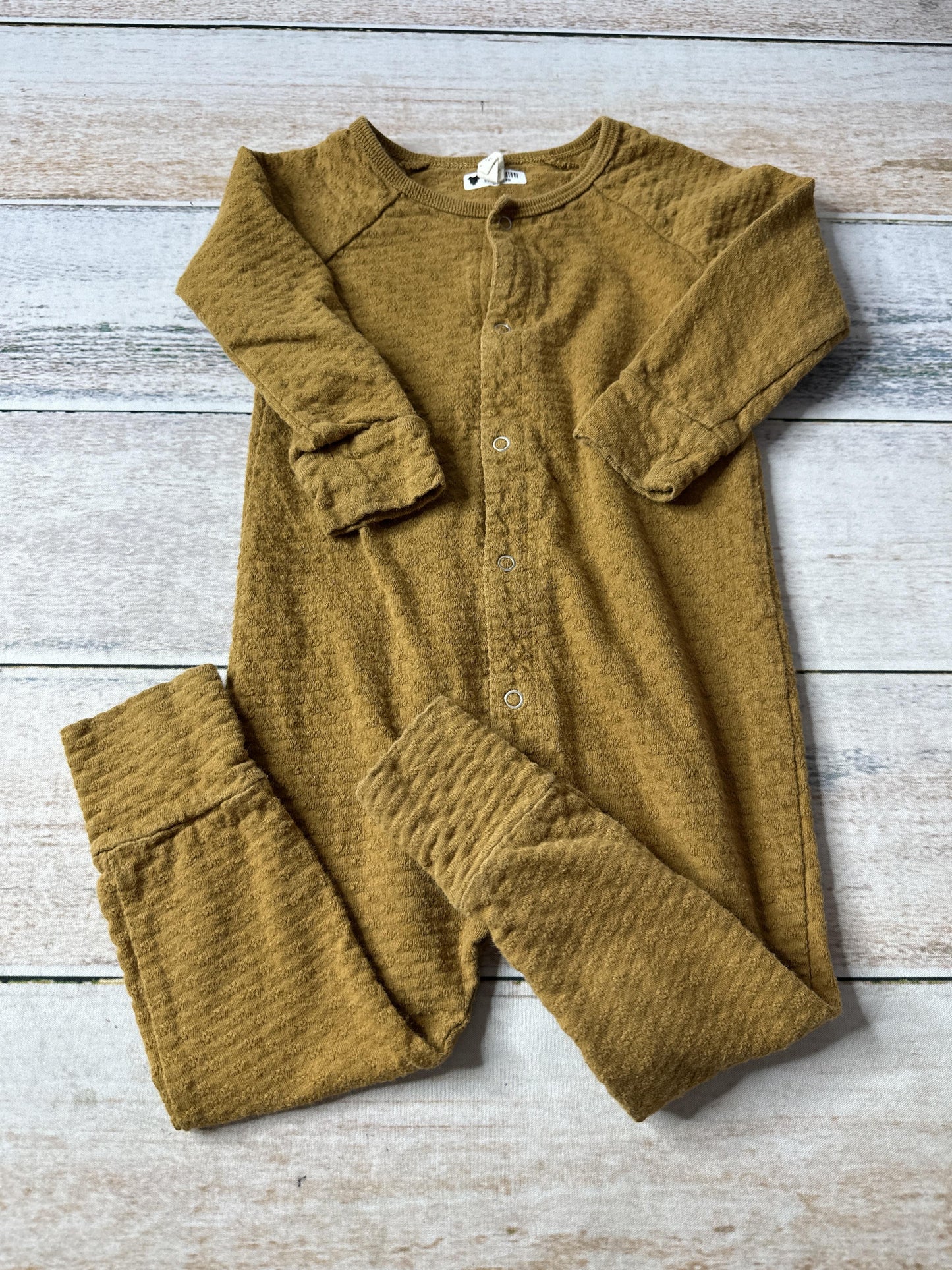 Quincy Mae Unisex Long Sleeve Outfit Size: 12-18 months