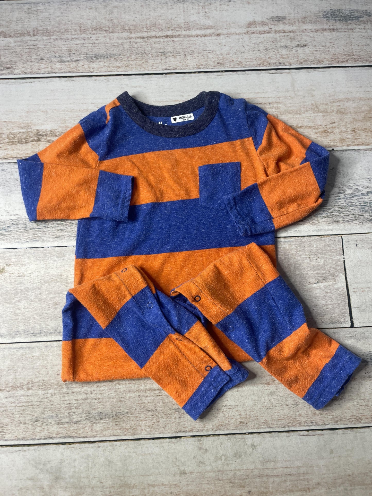 Primary Unisex Long Sleeve Outfit Size: 18-24 months