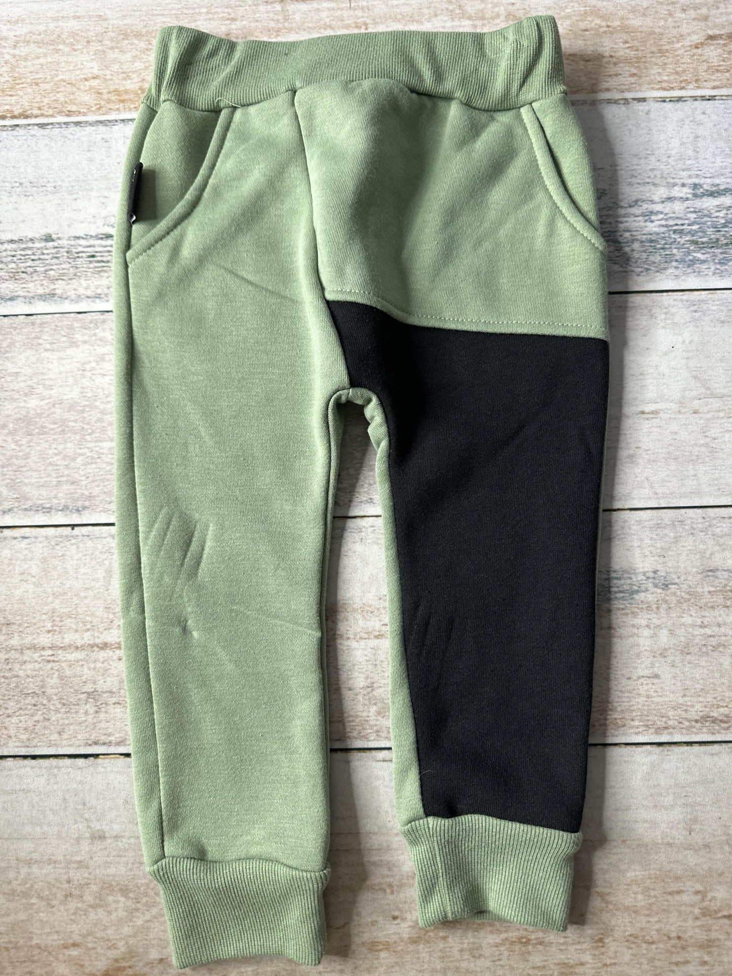 Dot Unisex Pants Size: 2T