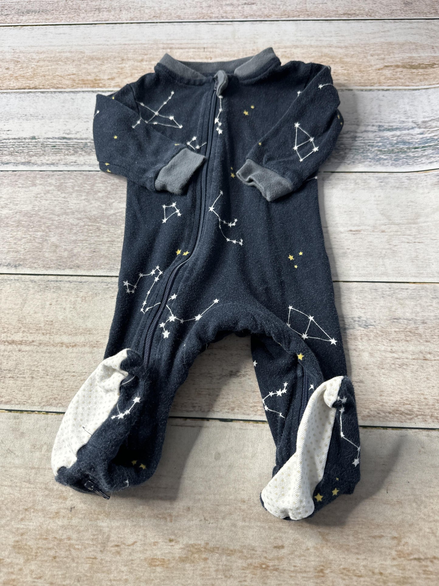 Unisex Pajamas Size: 3-6 months