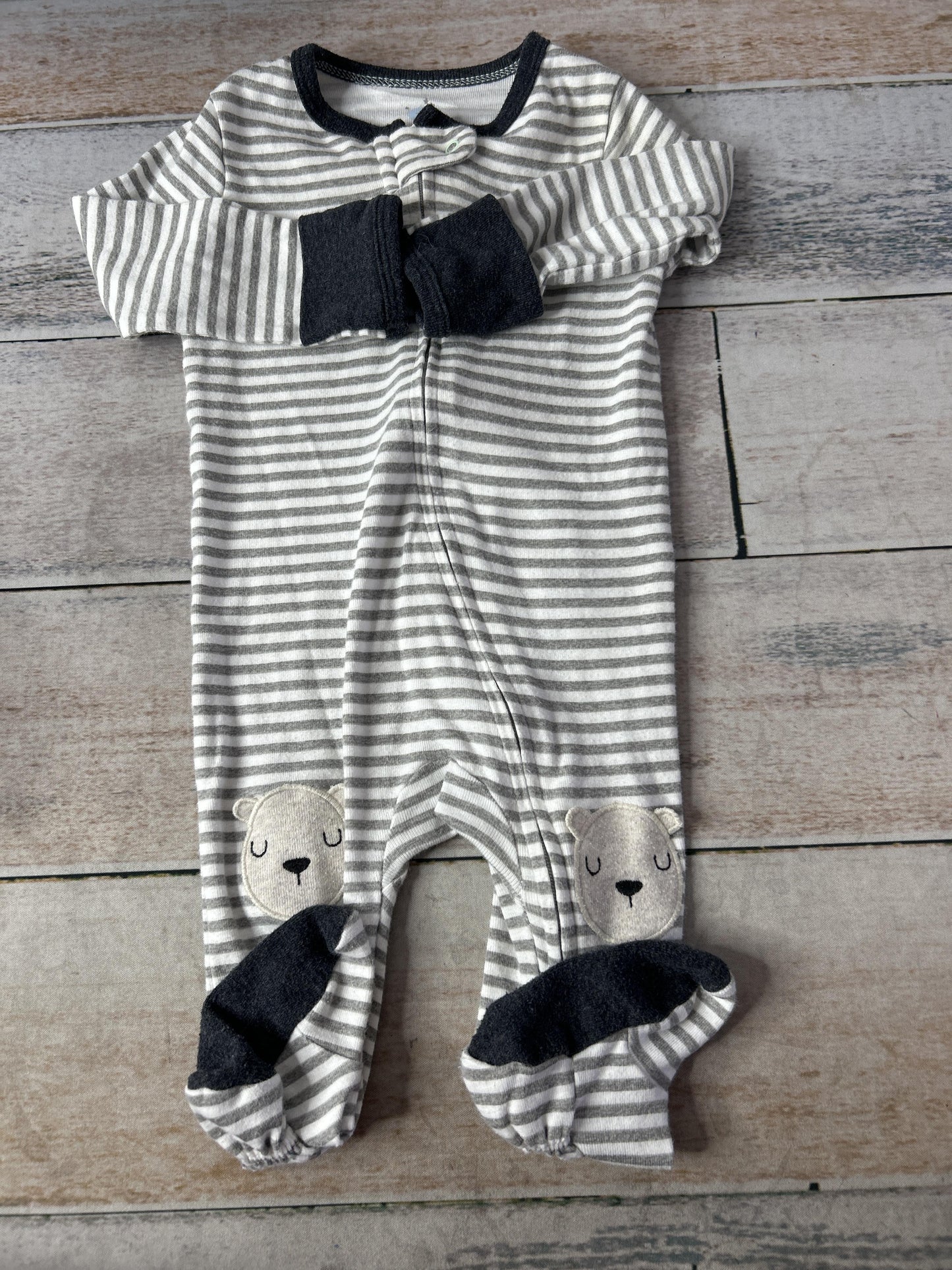 Unisex 1-piece footed Pajamas Size: 3-6 months