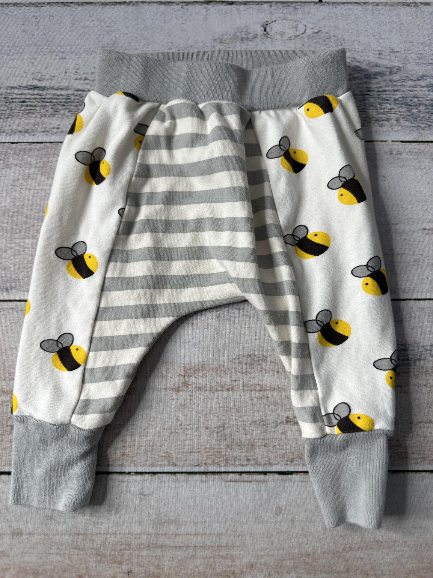 Cat & Dogma Unisex Pants Size: 3-6 months