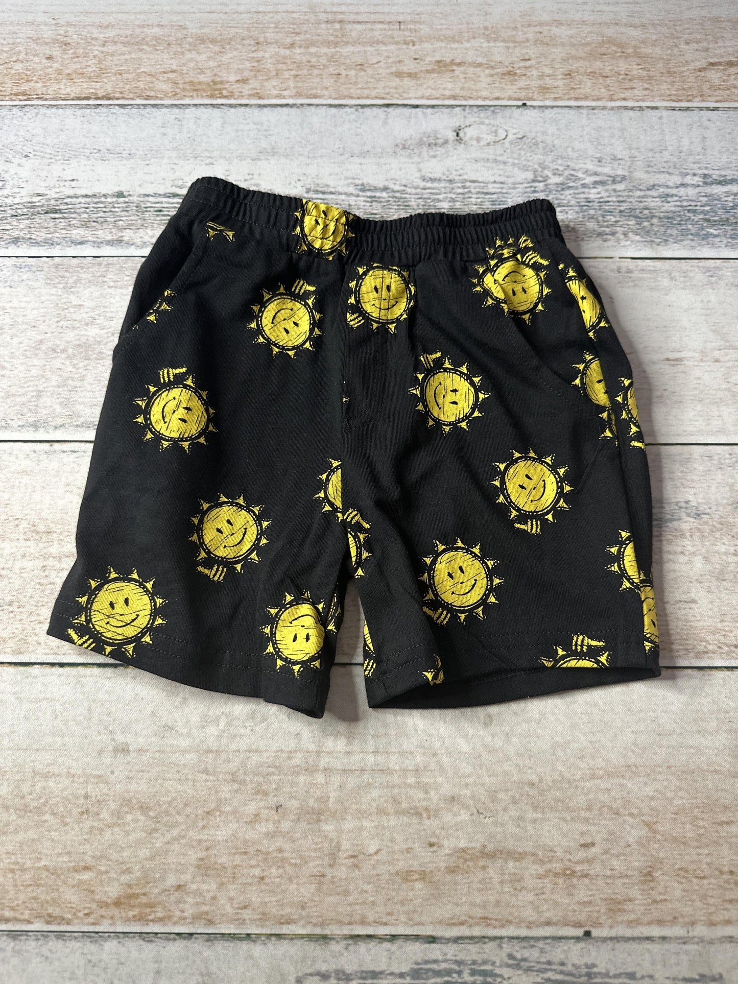 Dot Unisex Shorts Size: 3T