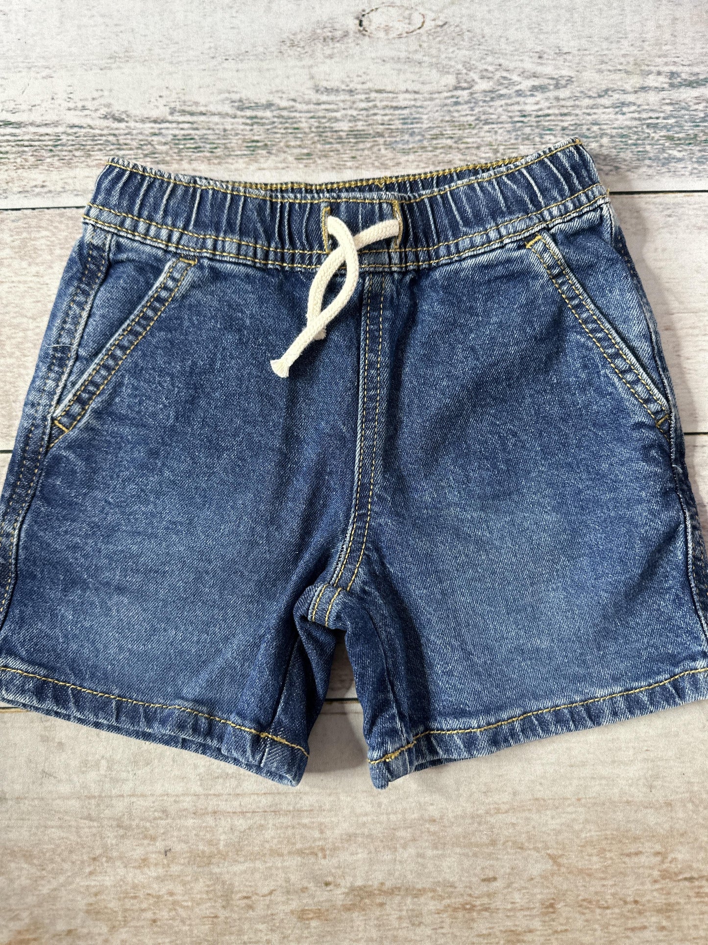 Unisex Shorts Size: 4T