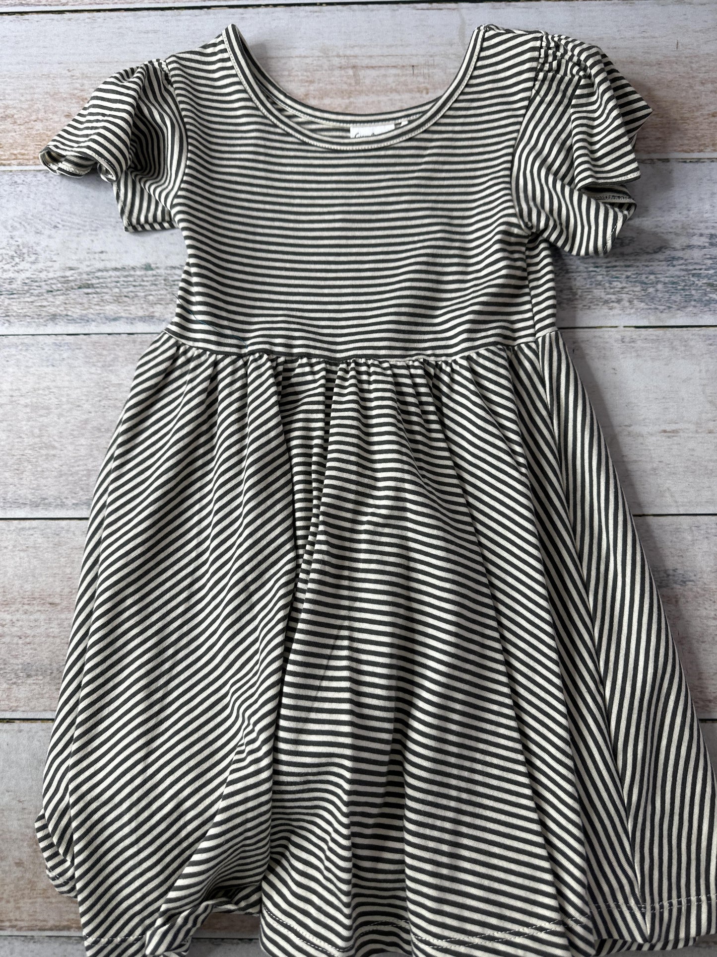 Girls Dress Size: 4T
