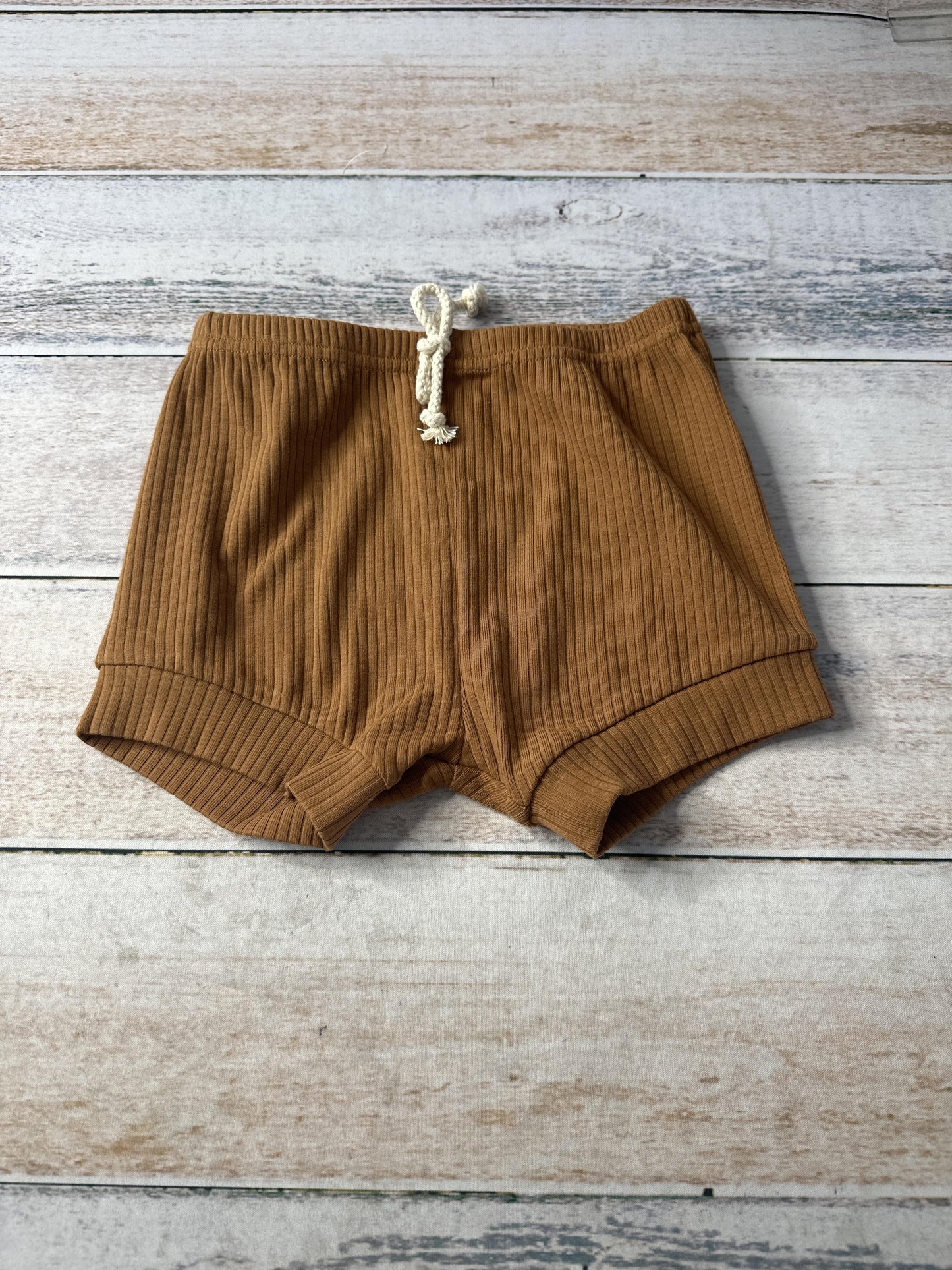 Sage and Ivory Unisex Shorts Size: 4T
