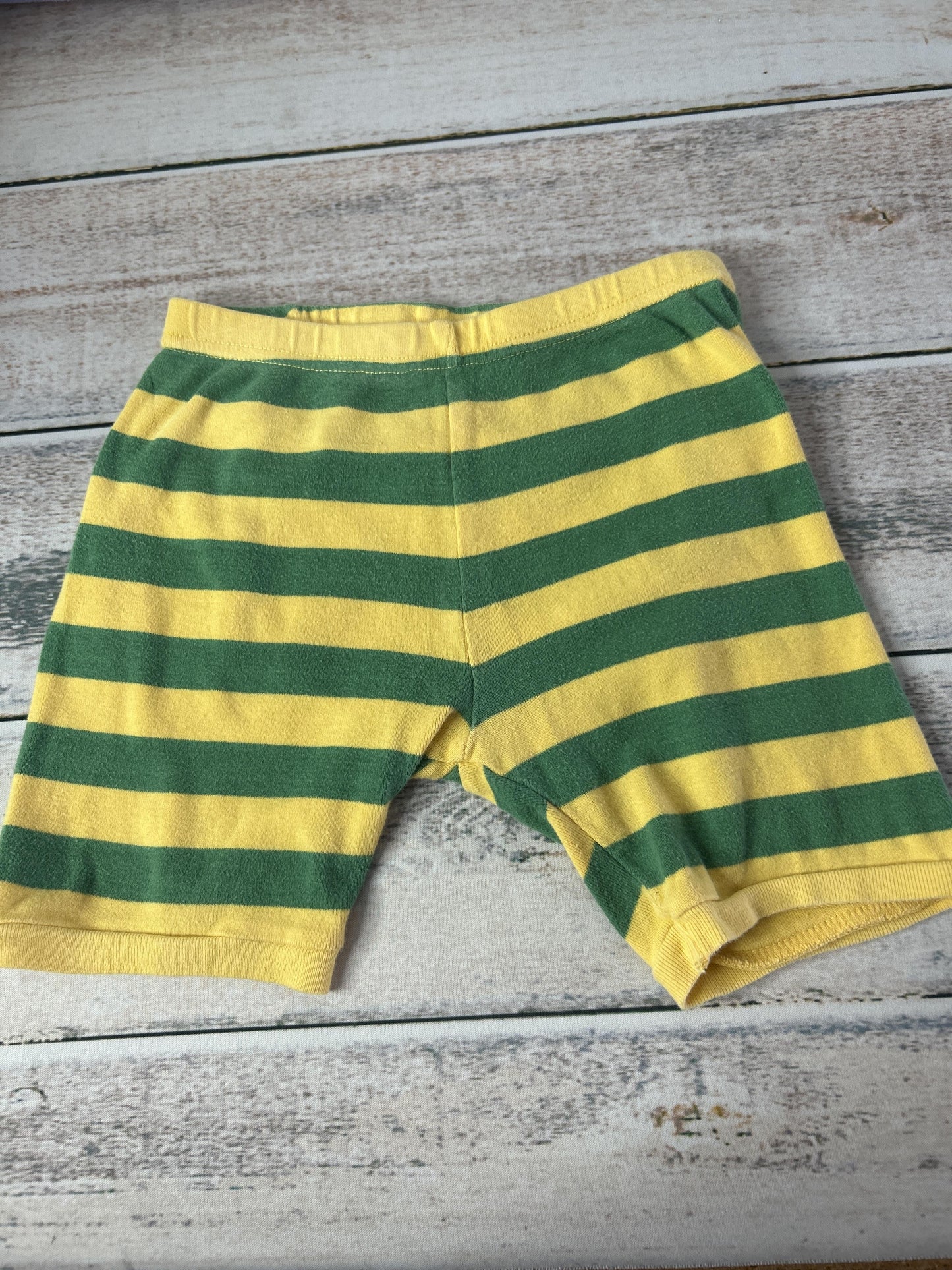Unisex Shorts Size: 4T