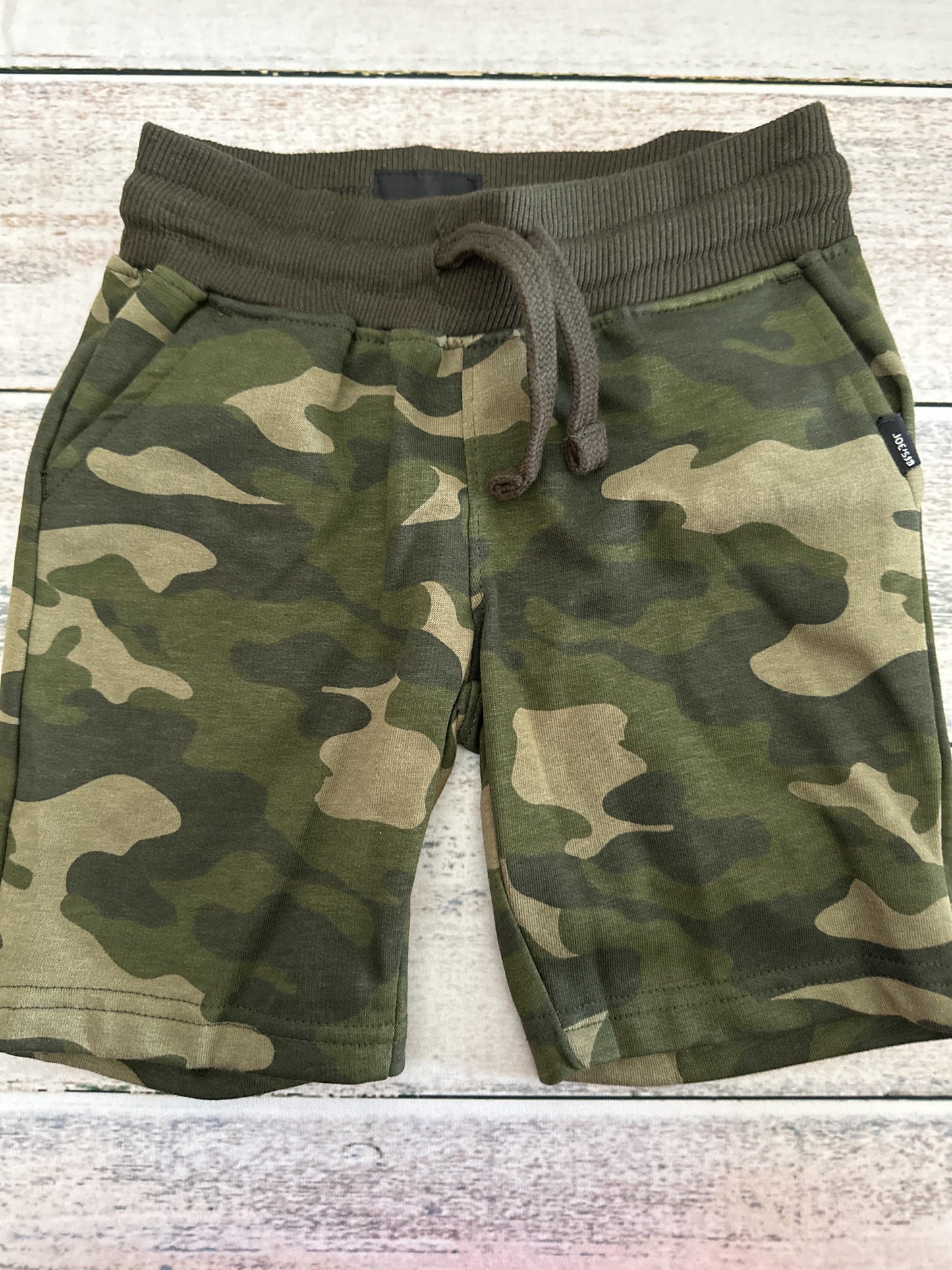 Unisex Shorts Size: 4T