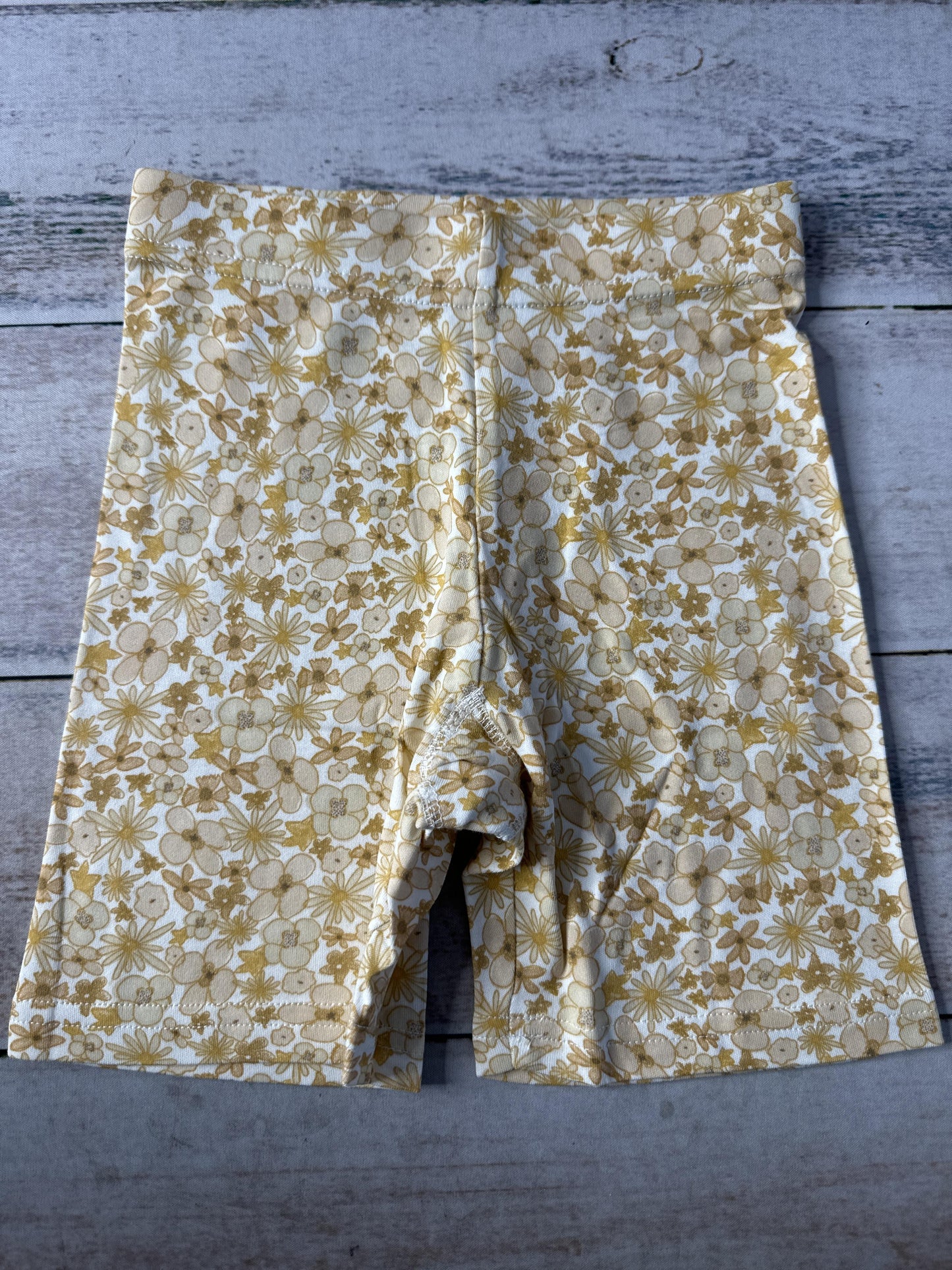Unisex Shorts Size: 4T