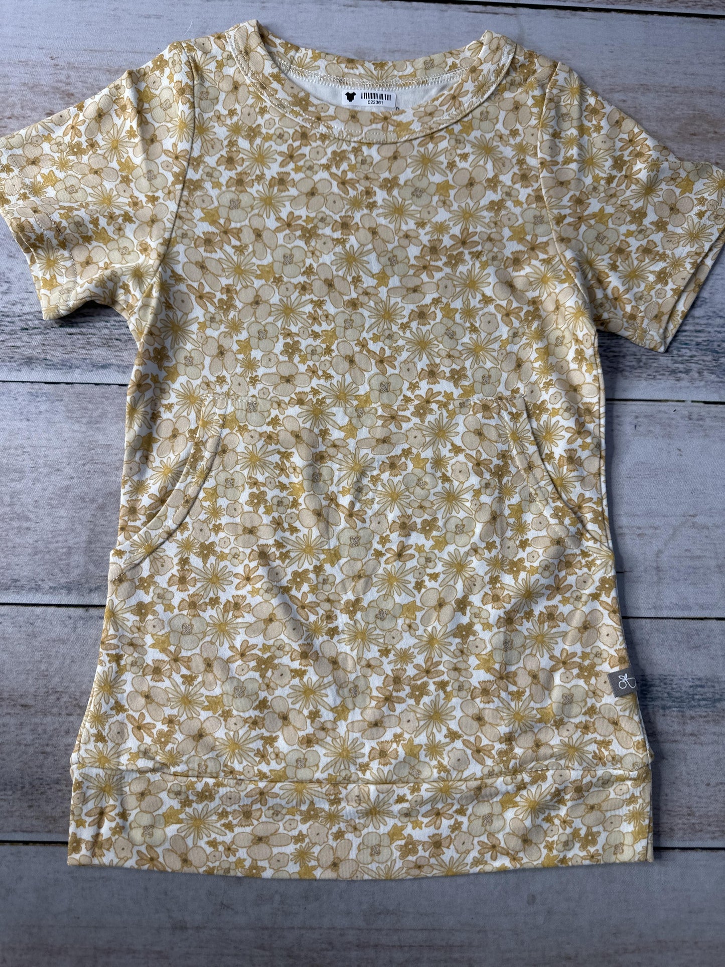 Unisex T-Shirt Size: 4T