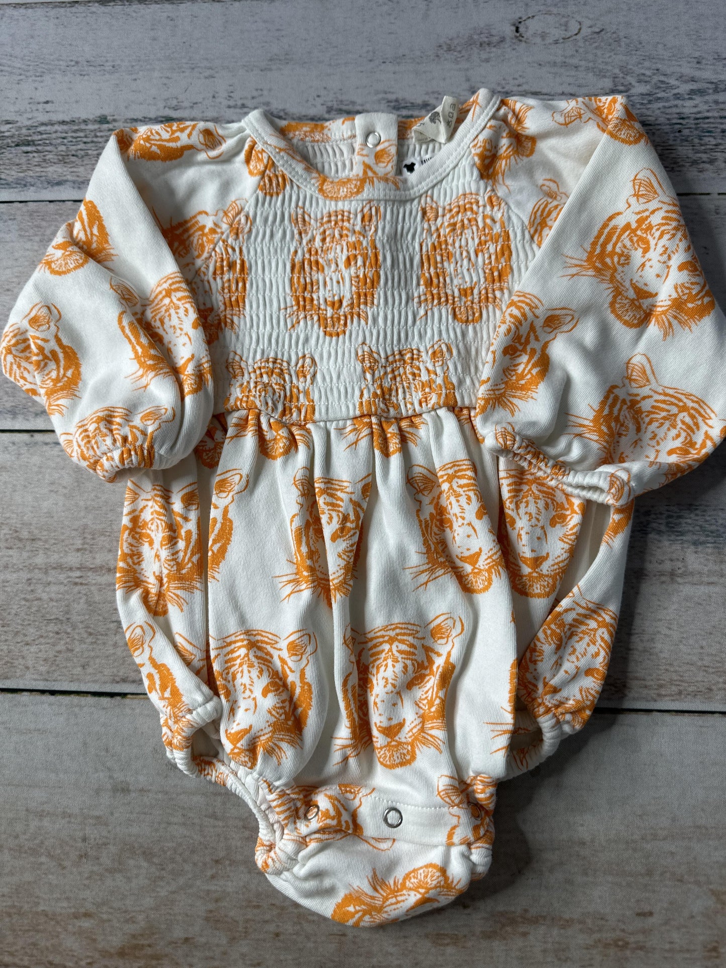 Unisex Long Sleeve Outfit Size: 6-12 months