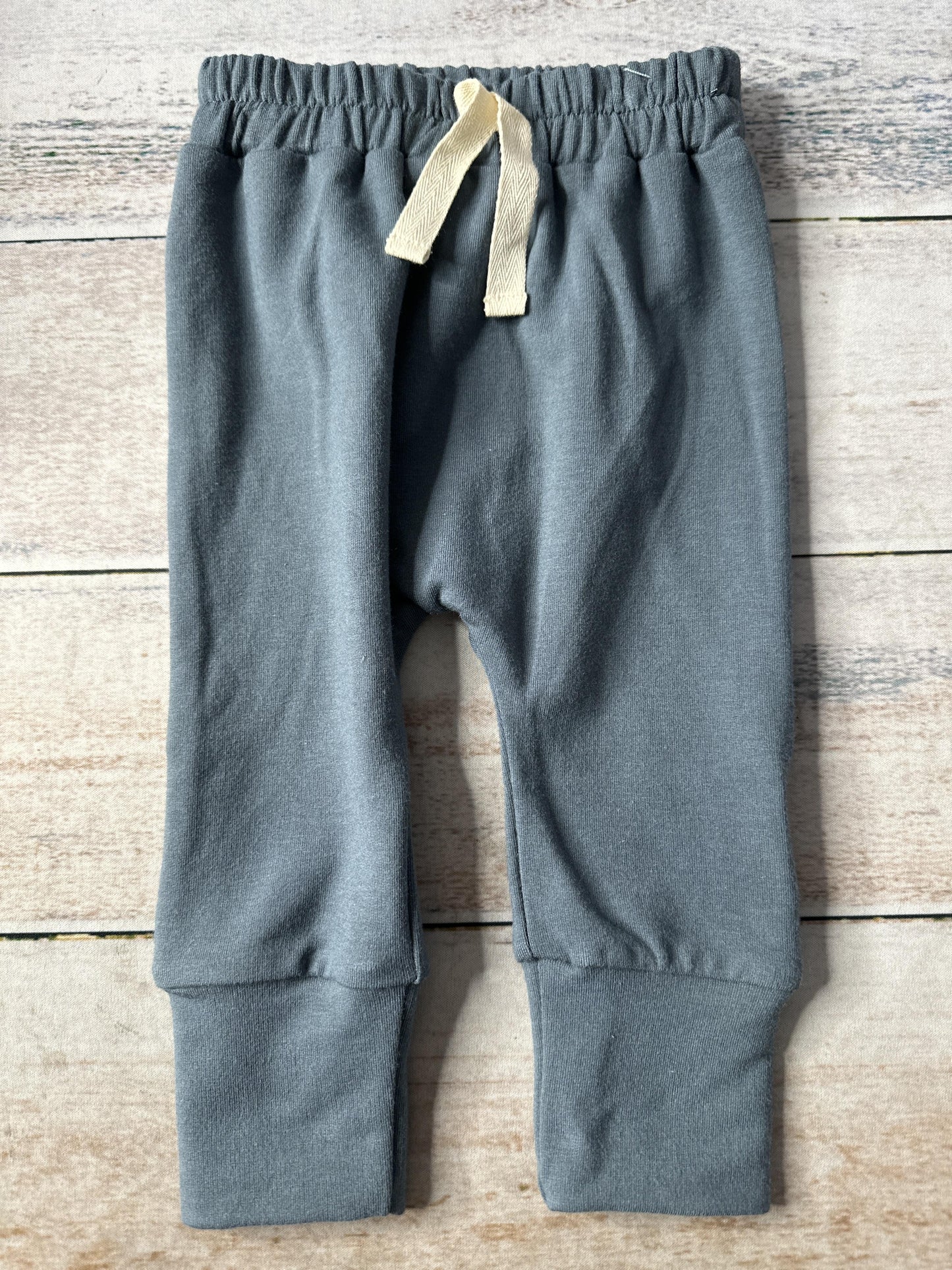 BabySprouts co Unisex Pants Size: 6-12 months