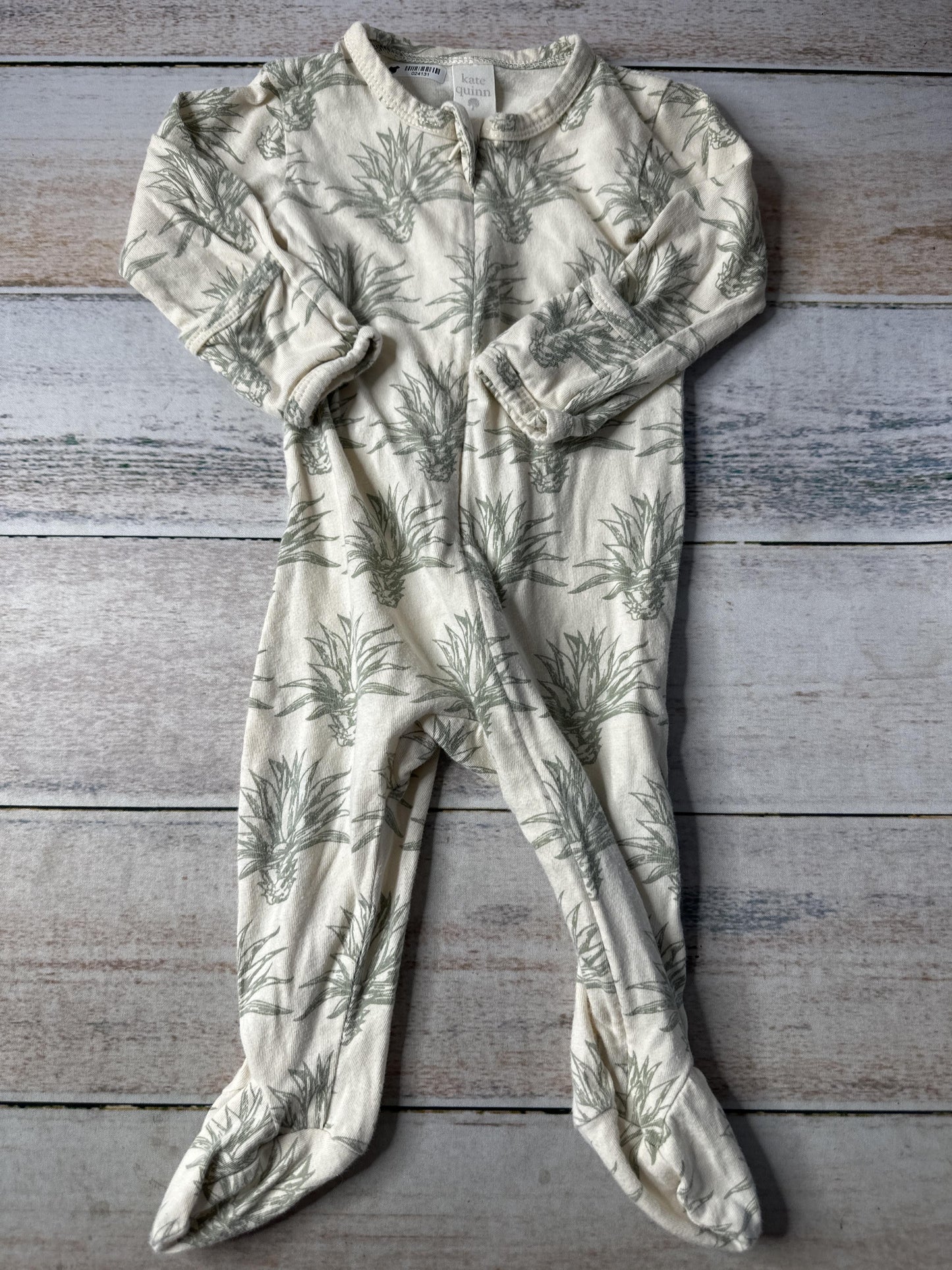 Kate Quinn Unisex Pajamas Size: 6-9 months