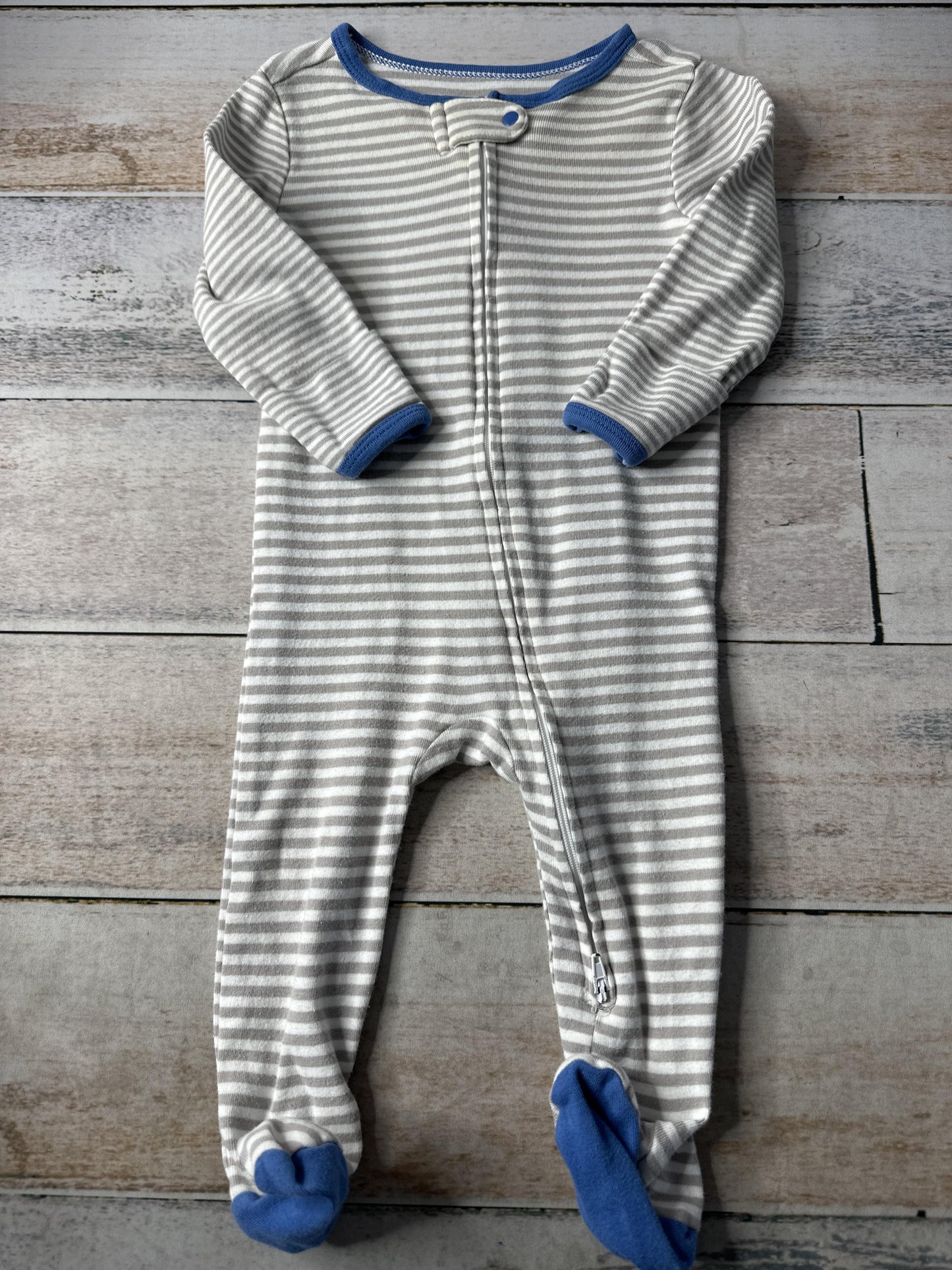 Unisex Pajamas Size: 6-9 months