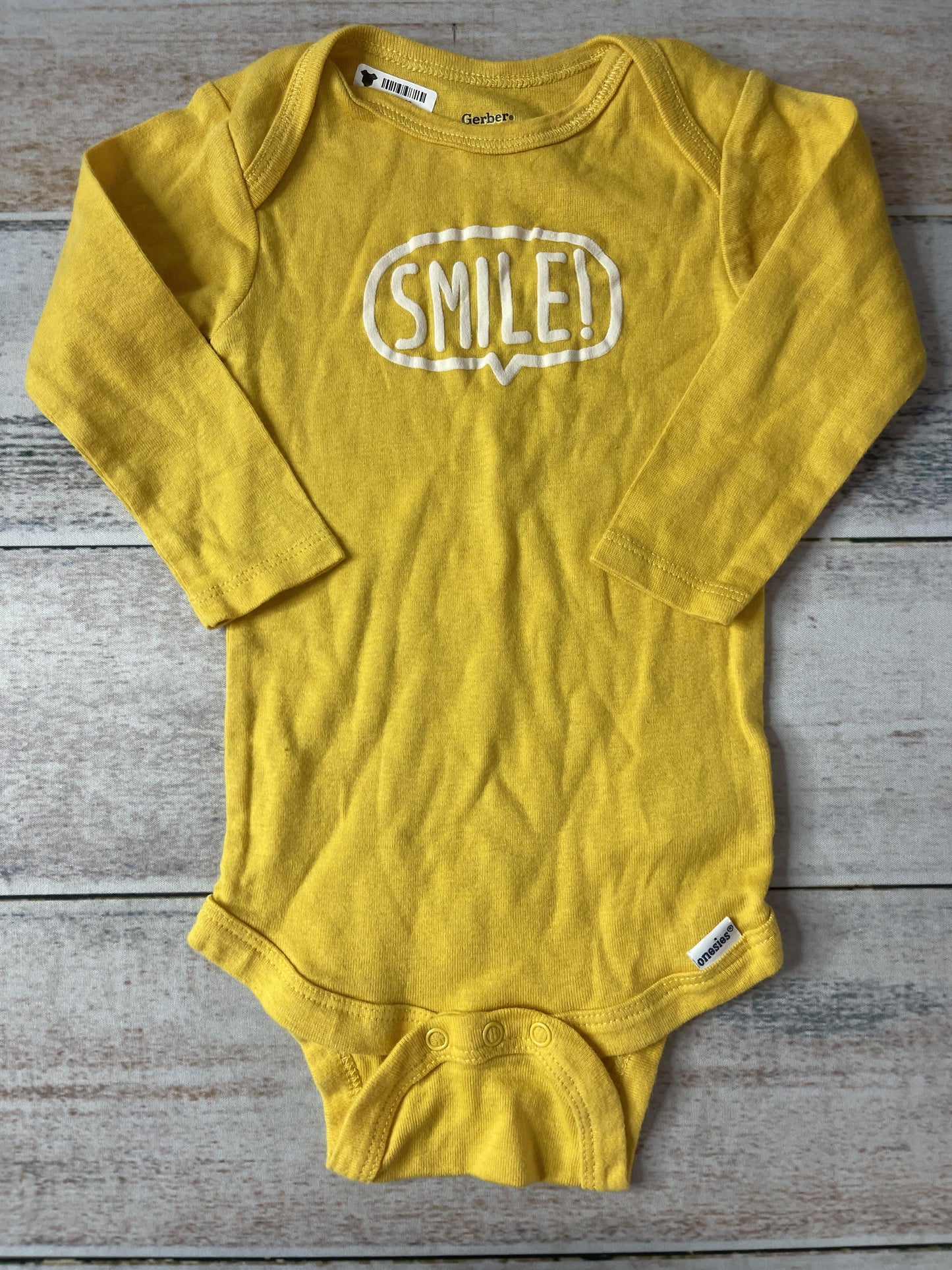 Gerber Childrenswear Unisex Onesie Size: 6-9 months
