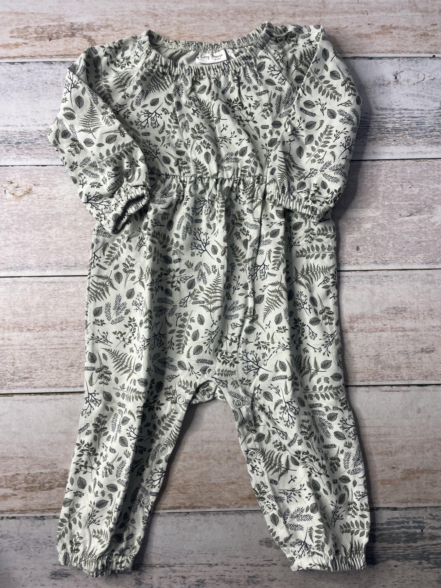 Unisex Long Sleeve Outfit Size: 6-9 months