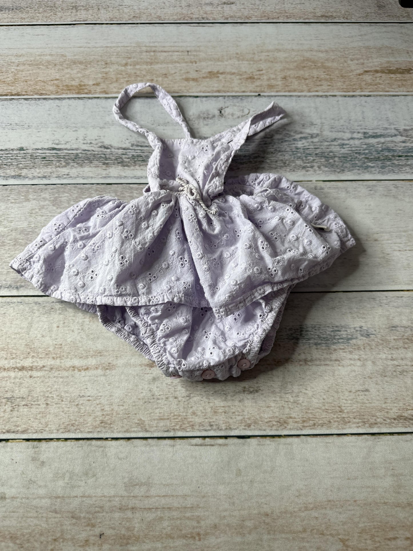 Unisex Romper Size: 6 months