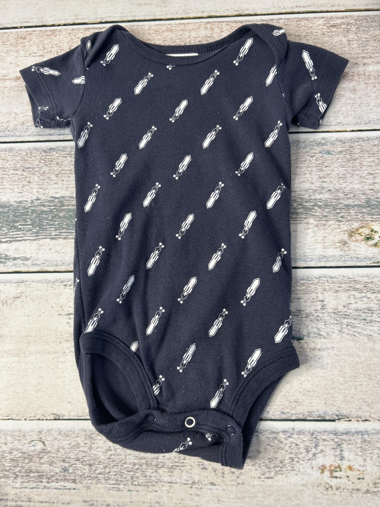 Boys Onesie Size: 6 months