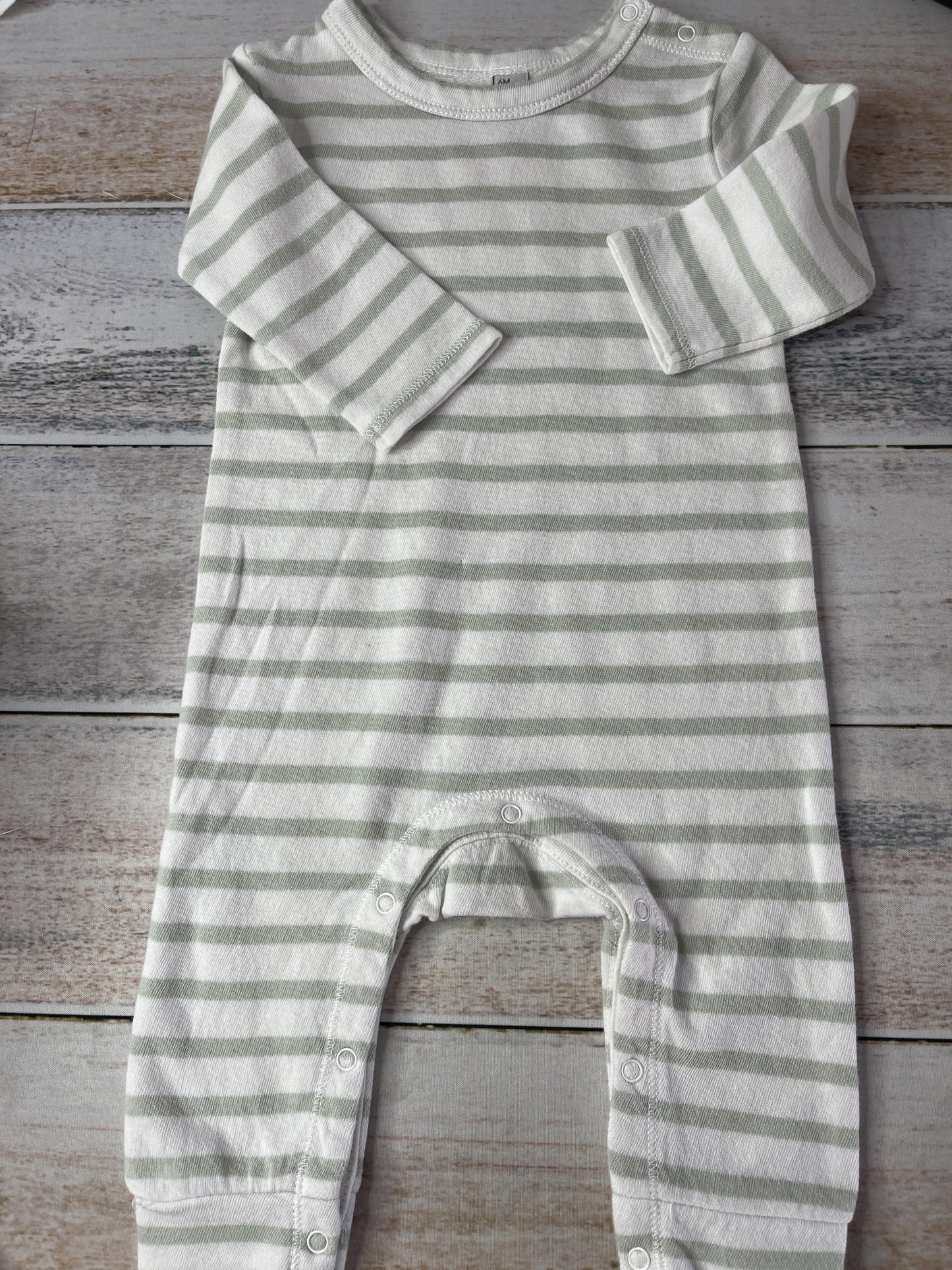 Unisex Long Sleeve Outfit Size: 6 months