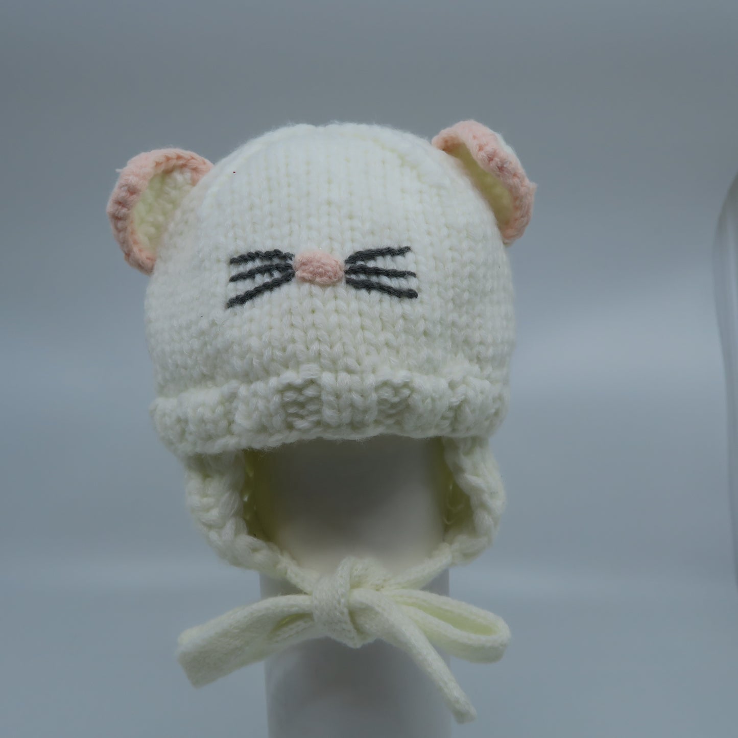 Unknown Brand Girls White Winter Hat Size: 0-6 Months White