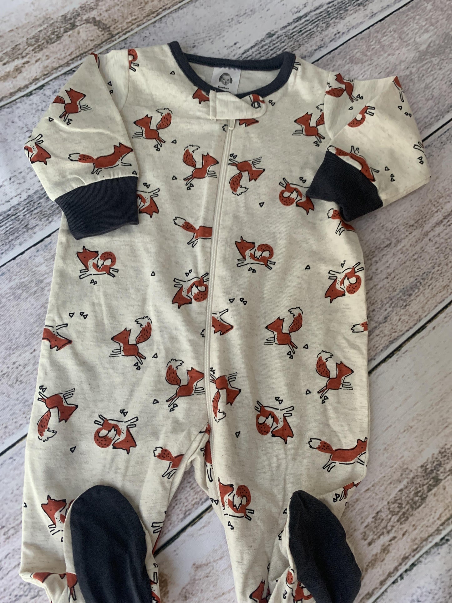 Gerber Childrenswear Boys animals | cream | Navy Blue Pajamas Size: 0-3 months animals | cream | Navy Blue