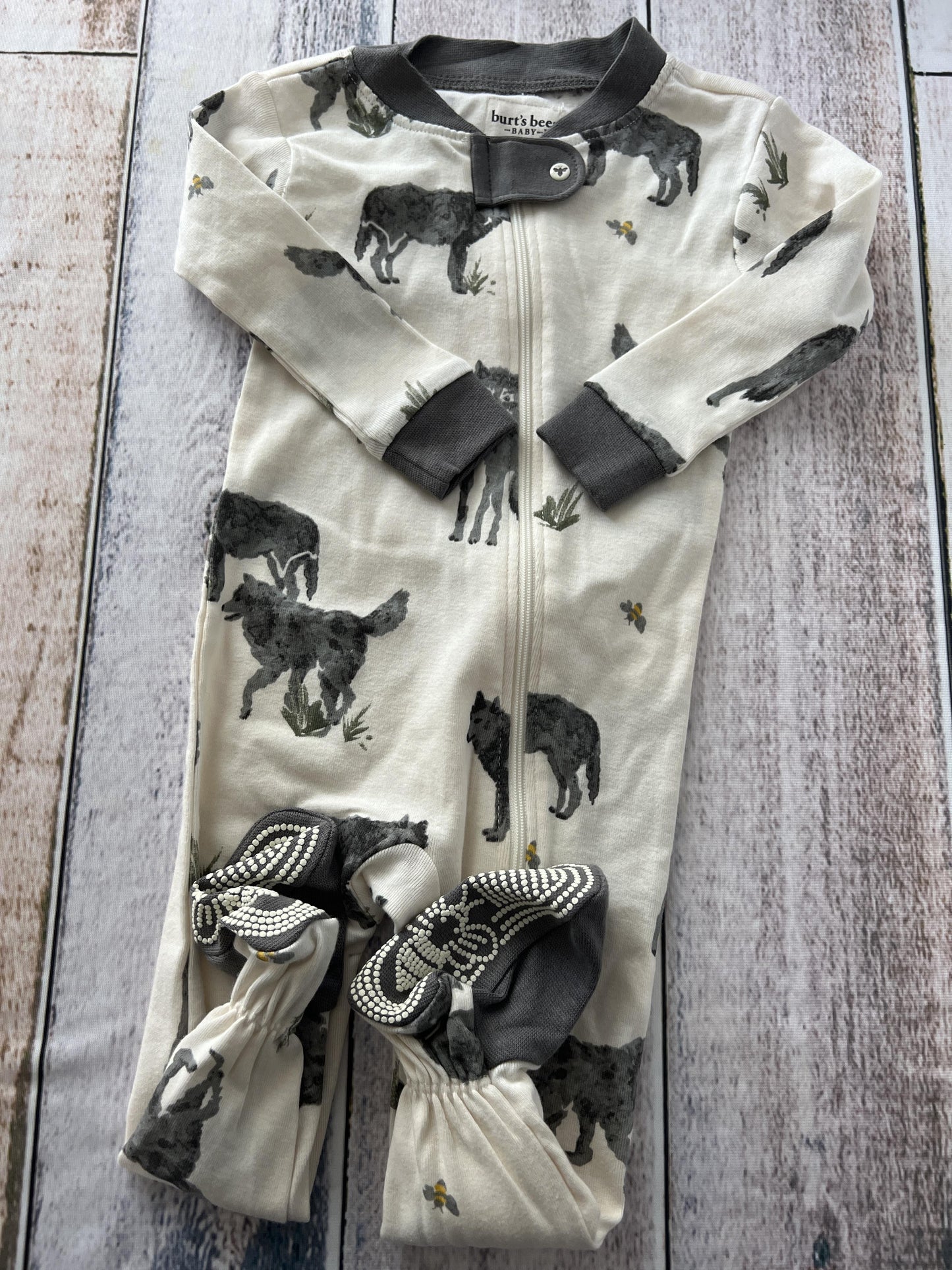 Burt's Bees Boys animals Pajamas Size: 6-9 months animals