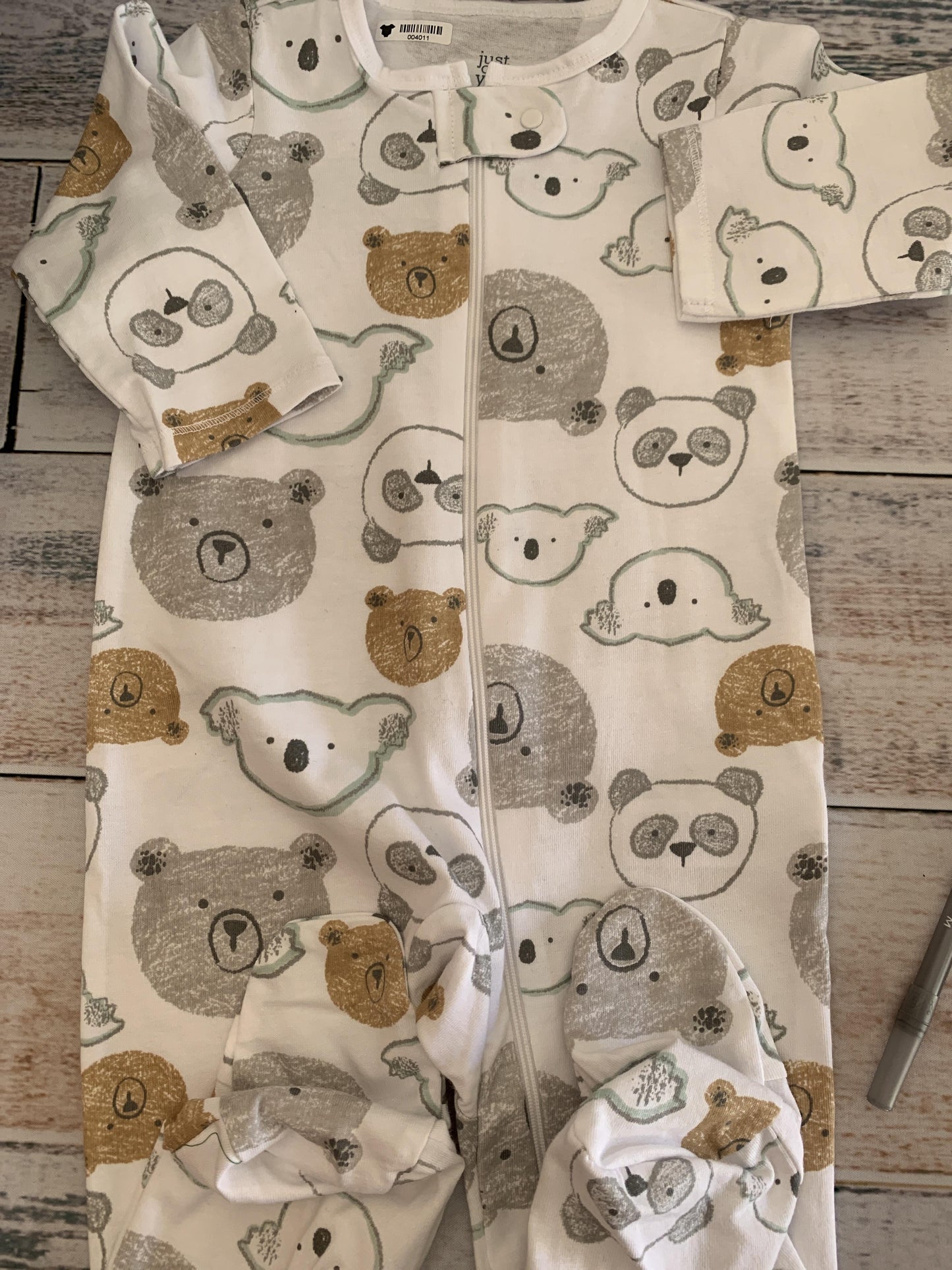 Carters Boys animals Pajamas Size: 9 months animals