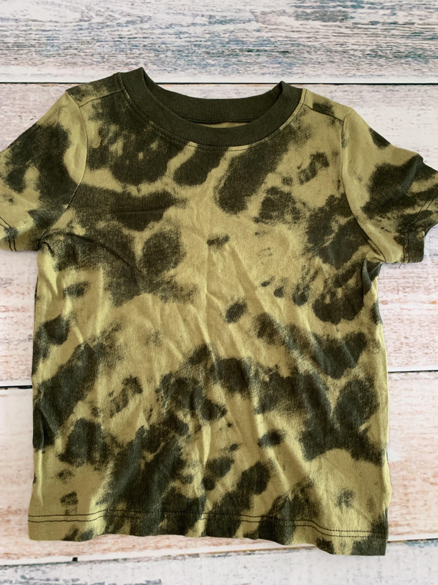 Old Navy Boys Army Green | Tie Dye T-Shirt Size: 12-18 months Army Green | Tie Dye