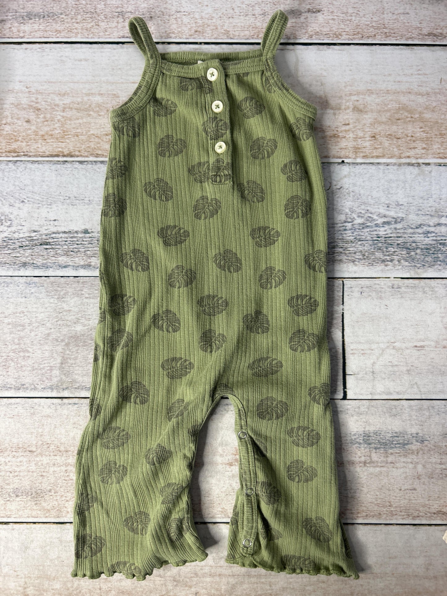 Unisex Army Green Romper Size: 6-12 months Army Green