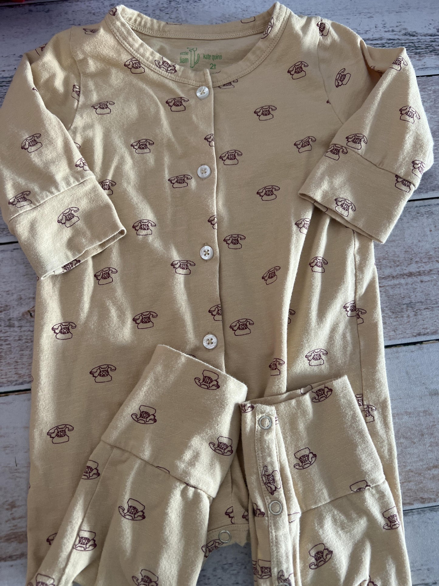 Kate Quinn Unisex Beige Long Sleeve Outfit Size: 2T Beige