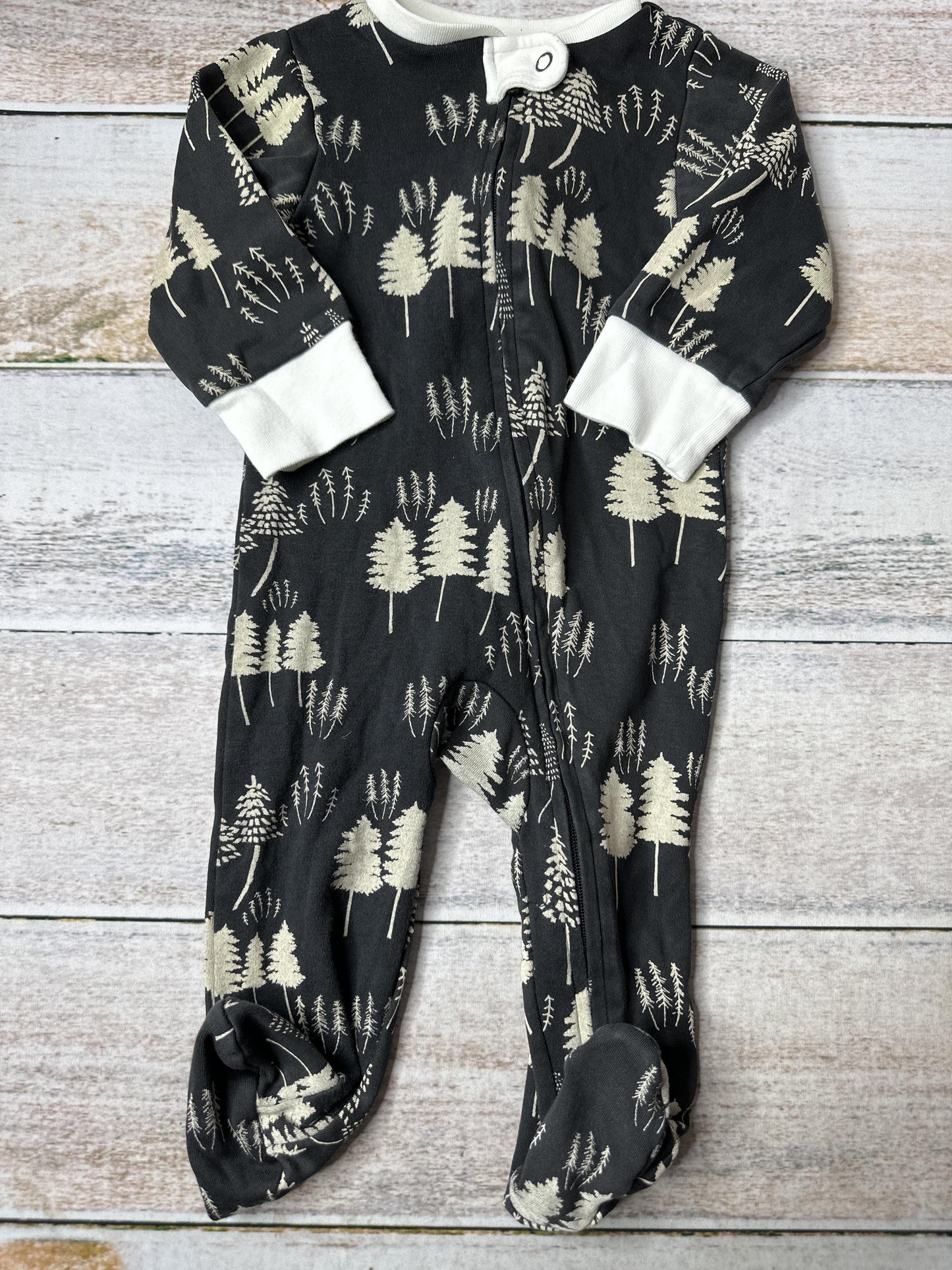 Lullaby Unisex Black | Grey | White Pajamas Size: 6-9 months Black | Grey | White