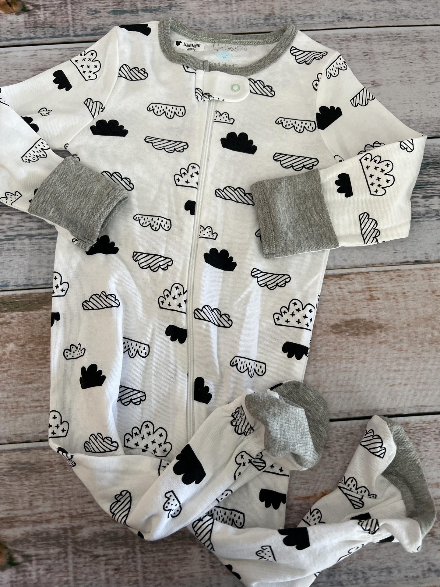 Cloud Island Unisex Black | White | Pattern Pajamas Size: 6-9 months Black | White | Pattern