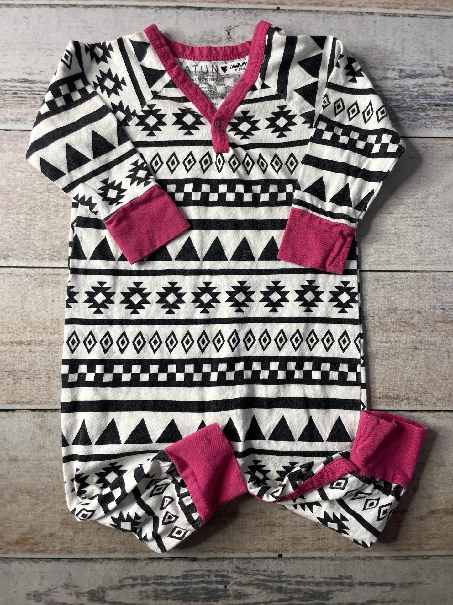 A.T.U.N Girls Black | White | pink | Pattern Long Sleeve Outfit Size: 3-6 months Black | White | pink | Pattern