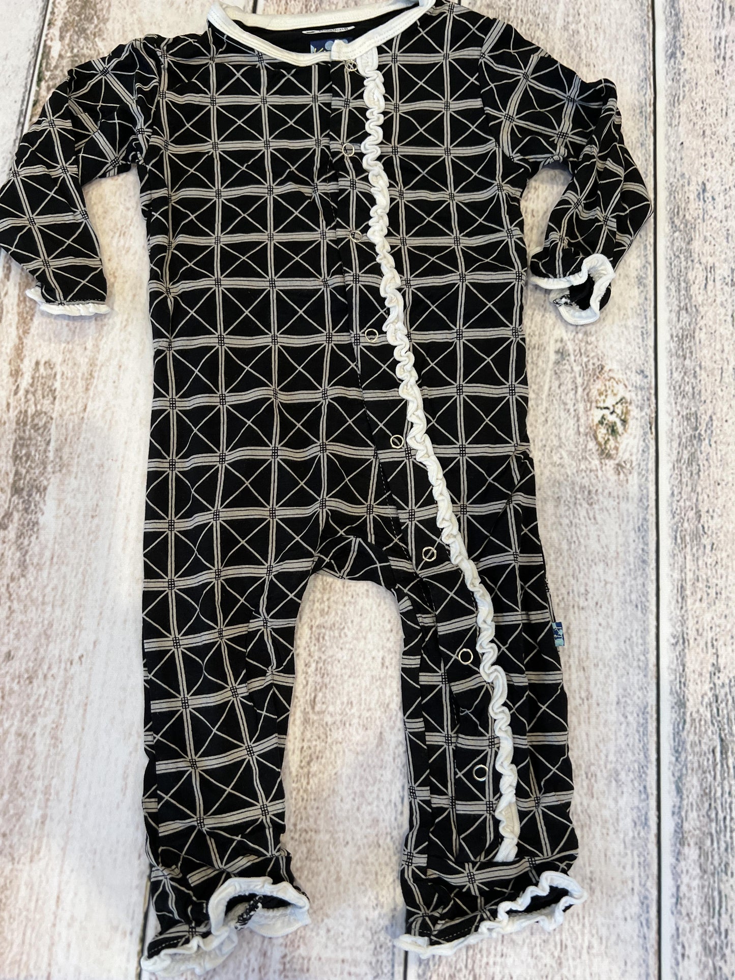 KicKee Pants Girls Black | White | Shapes Long Sleeve Outfit Size: 6-9 months Black | White | Shapes