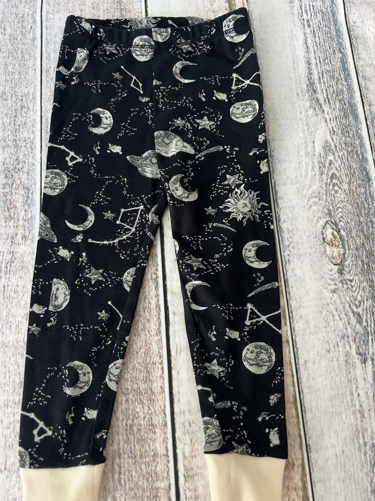 Burt's Bees Unisex Black | White | Space Pajamas Size: 2T Black | White | Space