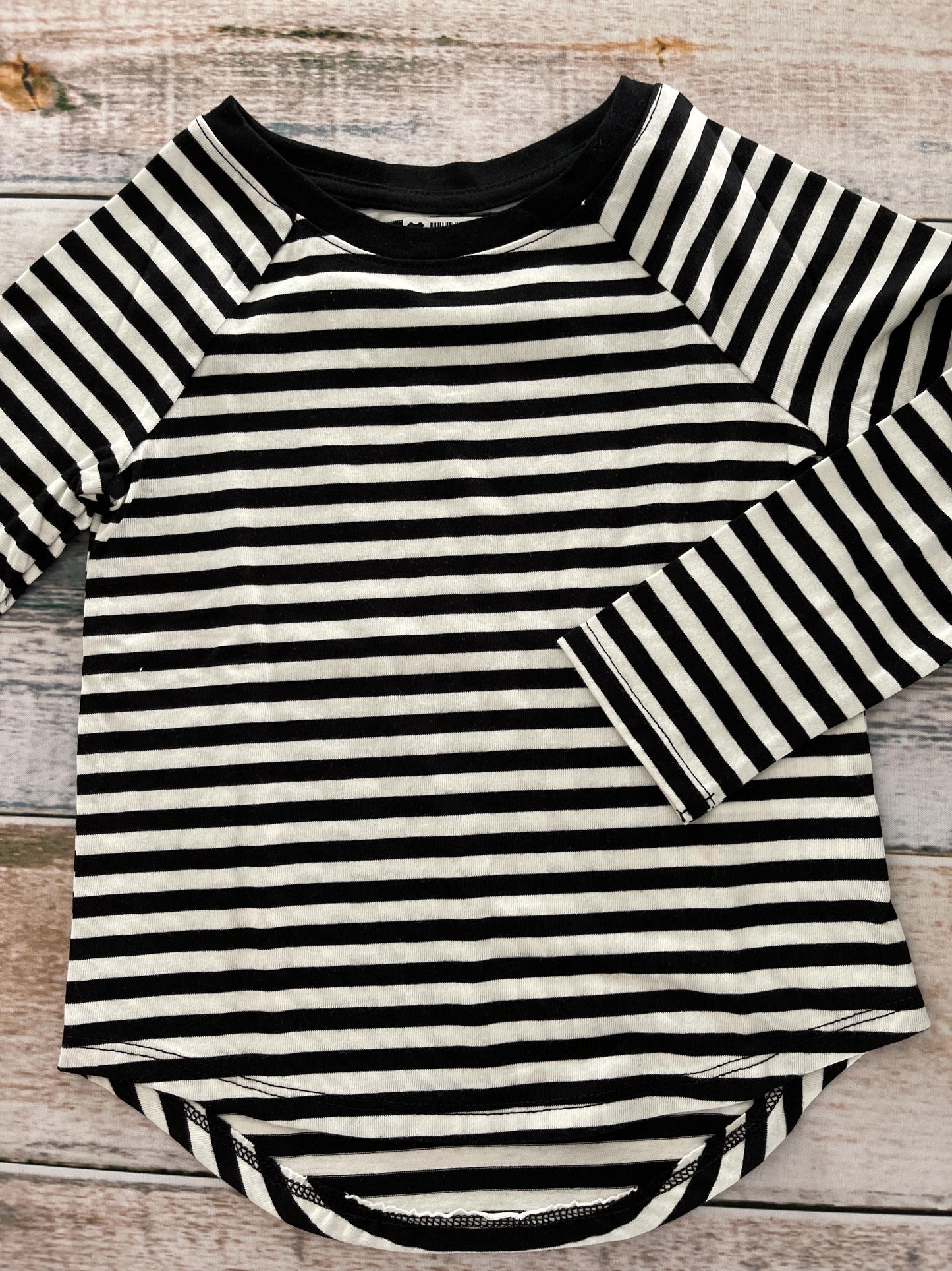 Cat & Jack Girls Black | White | Stripe Long Sleeve T-Shirt Size: 3T Black | White | Stripe