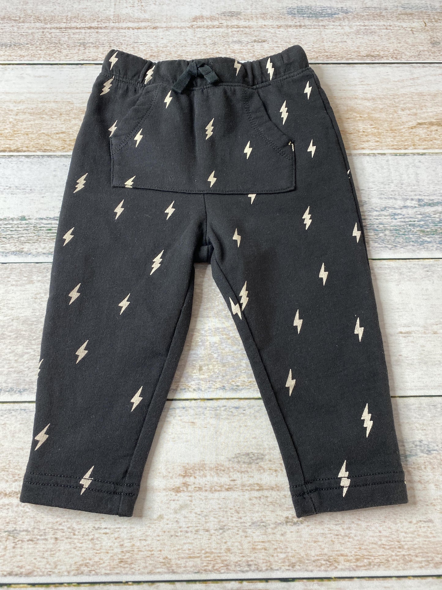 Tea Unisex Black | White Pants Size: 12-18 months Black | White
