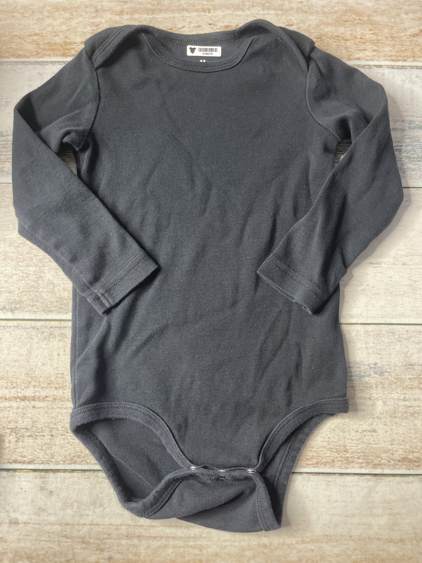 Primary Unisex Black Onesie Size: 18-24 months Black