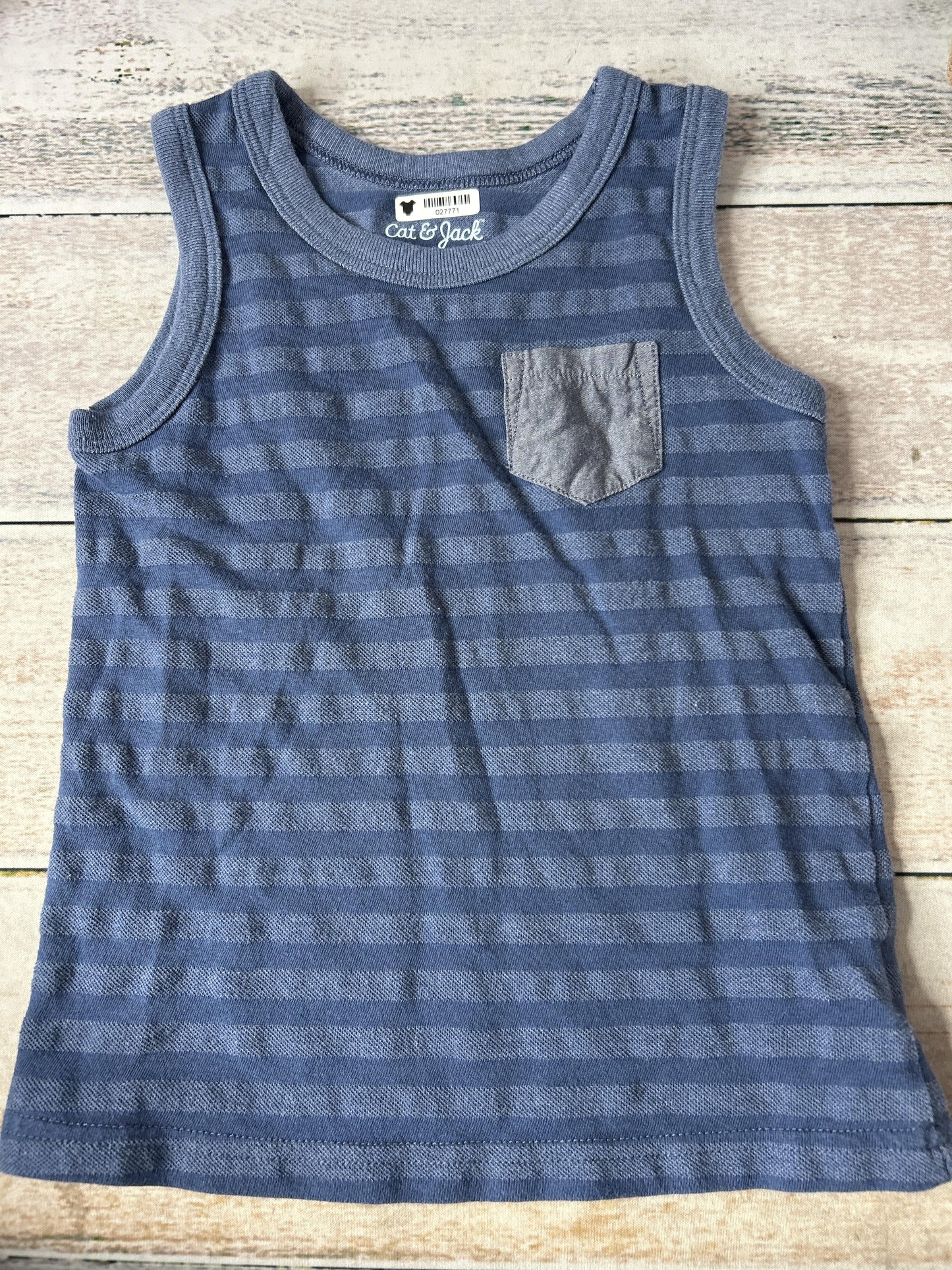 Boys Blue Short Sleeve Shirt Size: 2T Blue