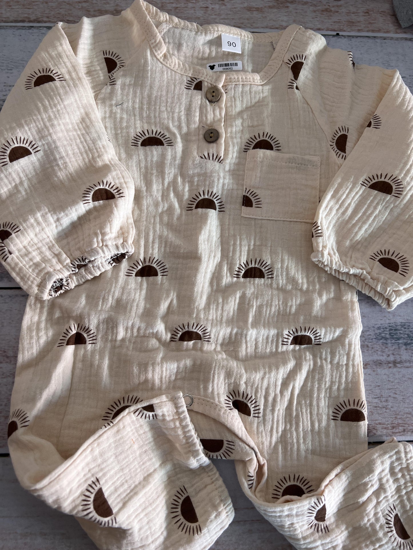 Amazon Unisex Brown | cream Long Sleeve Outfit Size: 6-12 months Brown | cream