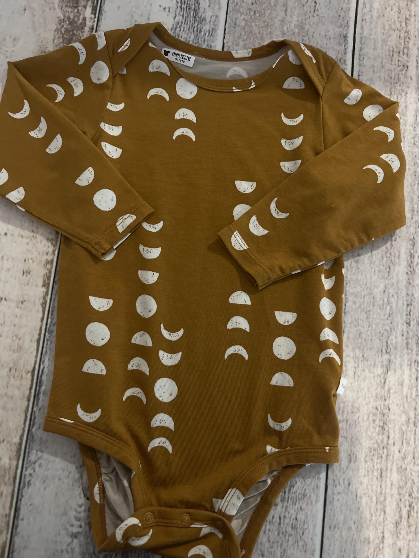 Loulou Lollipop Unisex Brown | White | Pattern Onesie Size: 12-18 months Brown | White | Pattern