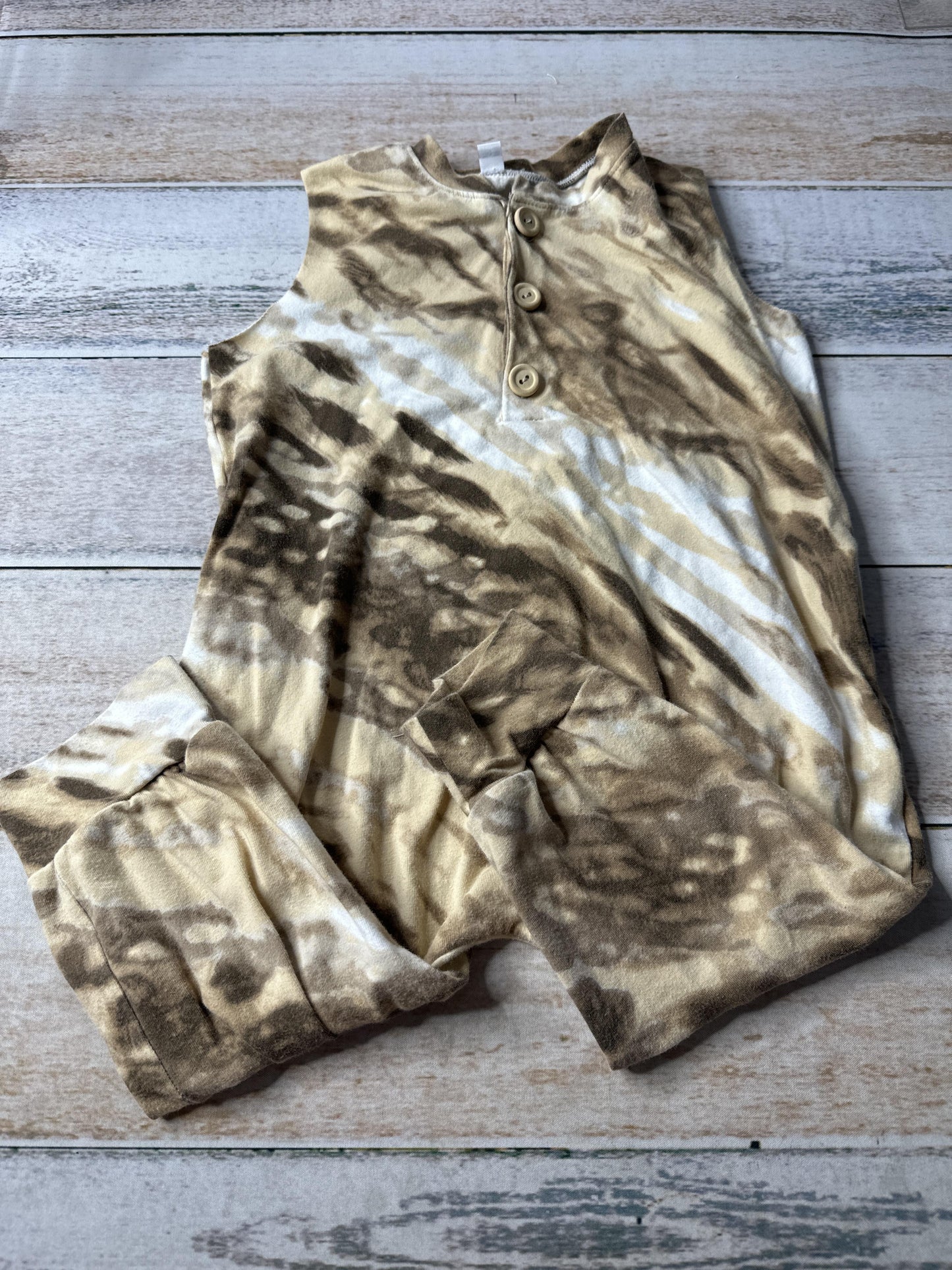 Boys Brown | White | Tan | Tie Dye Romper Size: 3T Brown | White | Tan | Tie Dye