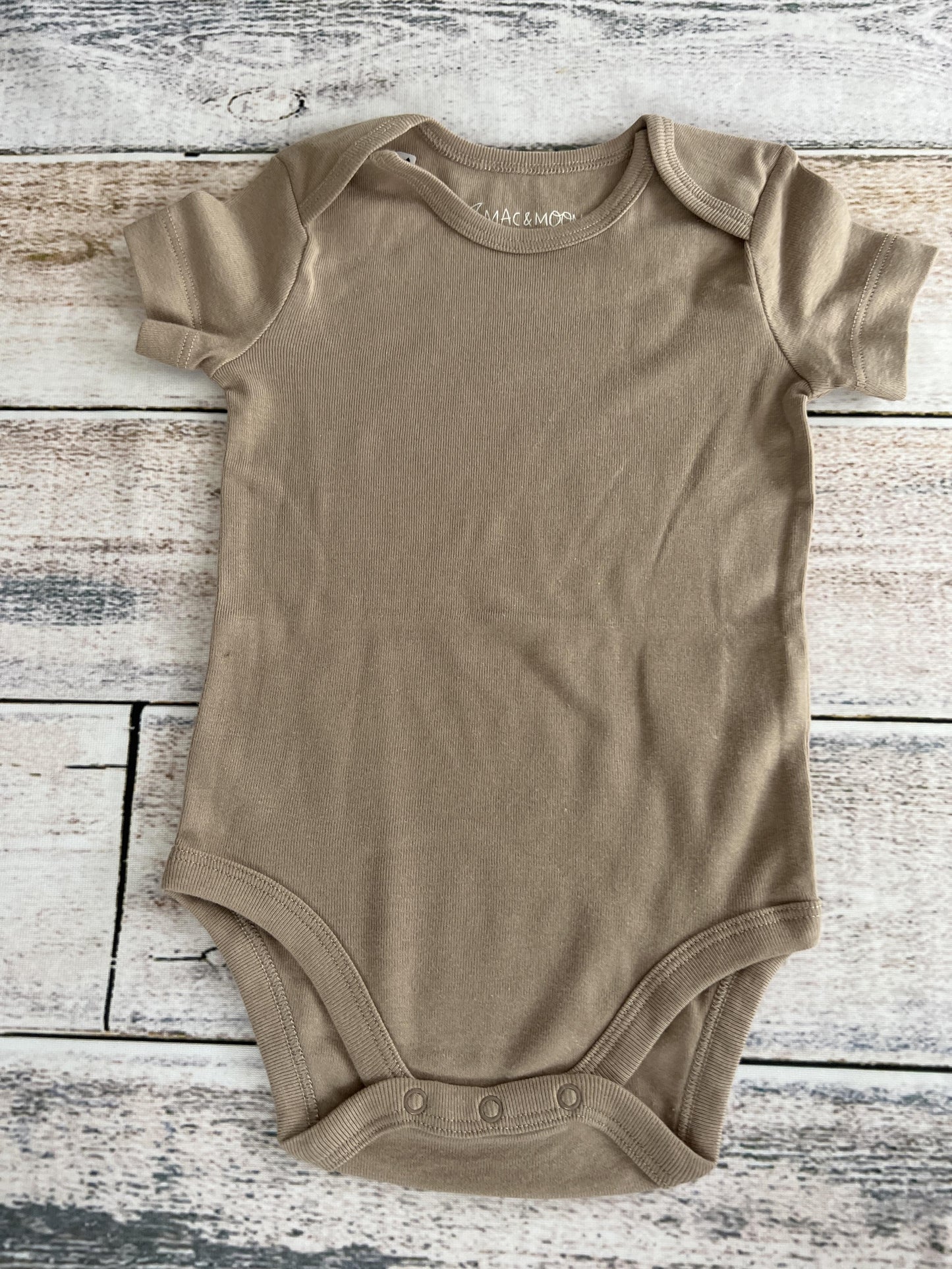 Mac and Moon Unisex Brown Onesie Size: 12 months Brown