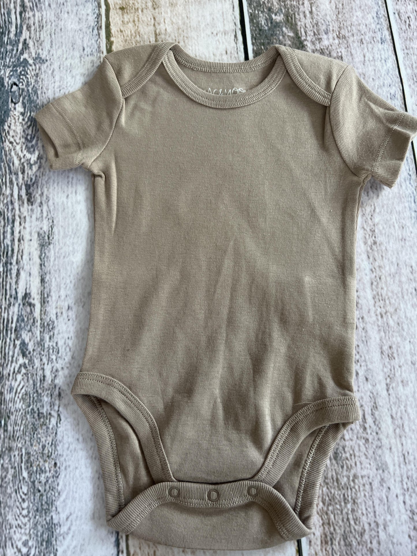 Mac and Moon Unisex Brown Onesie Size: 6 months Brown