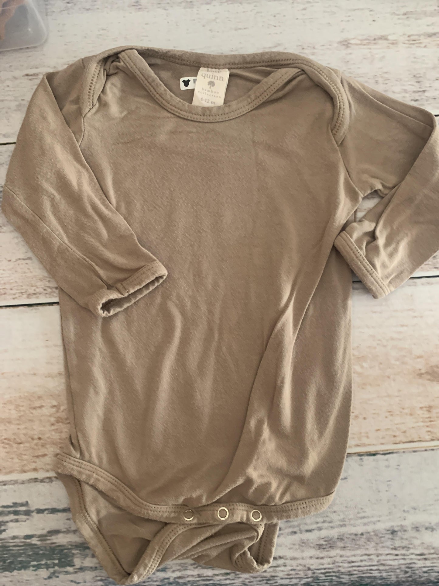 Kate Quinn Unisex Brown Onesie Size: 6-12 months Brown